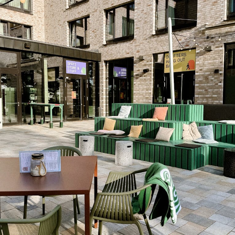 Urban Nature Terrasse bei gutem Wetter