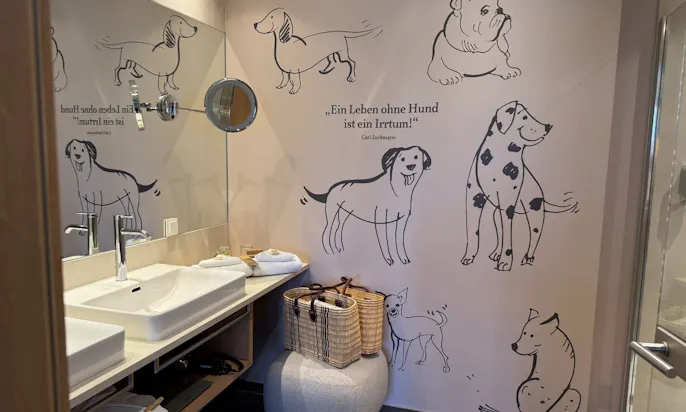 Badezimmer der Wow Suite des Hotels Wasnerin in Österreich