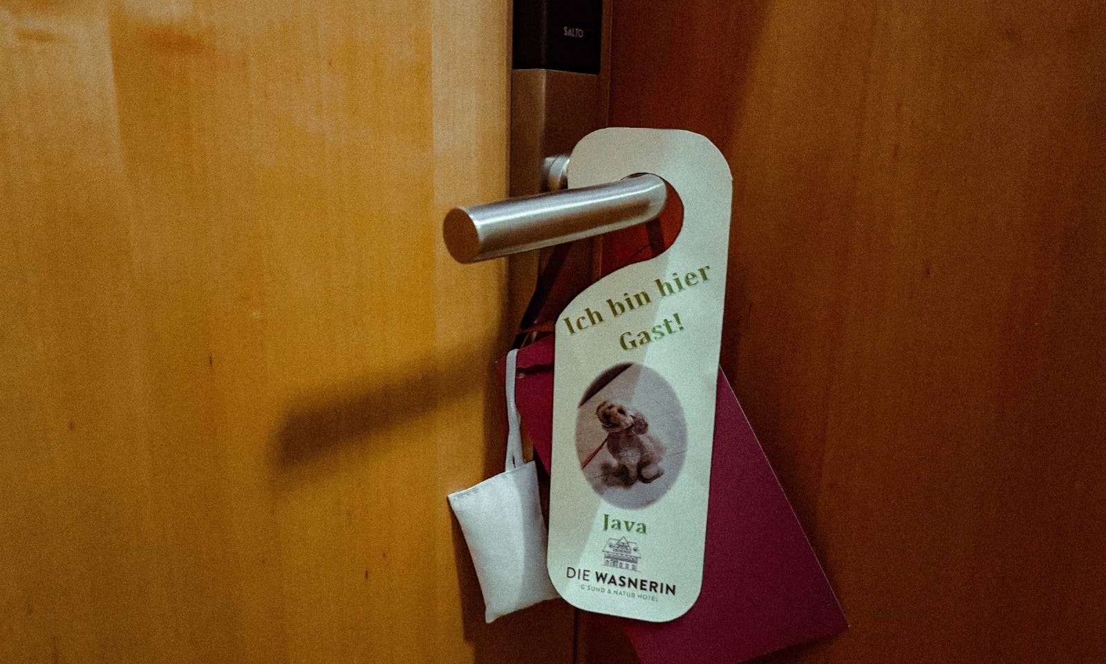 Personalisiertes Türschild für die WOW Suite des Hotels die Wasnerin