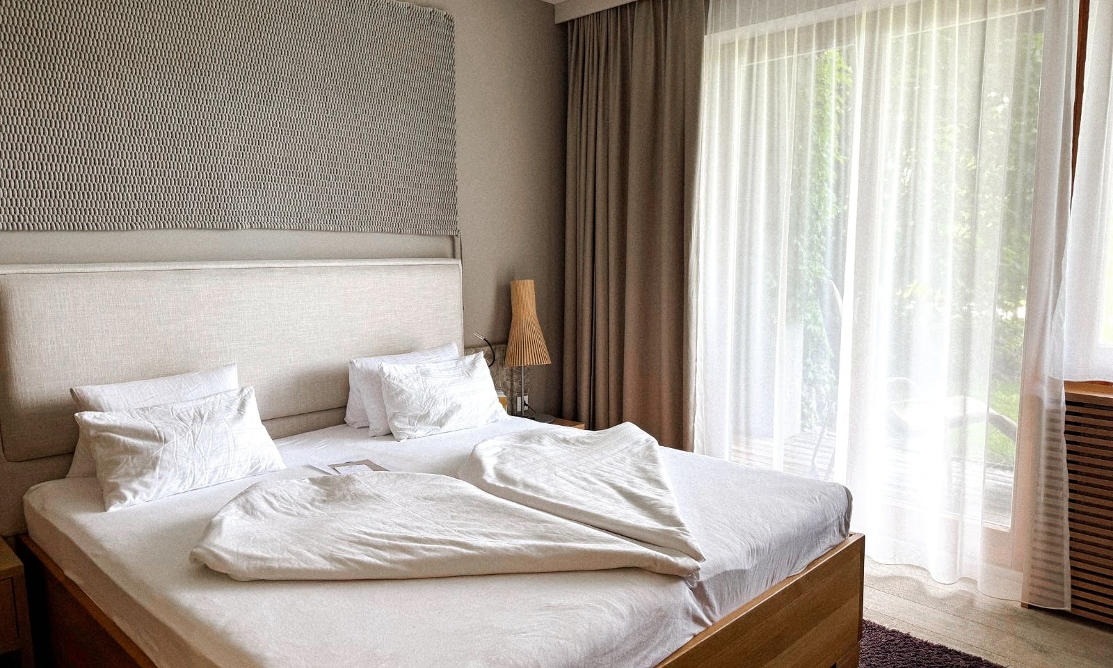 Bett in der WOW Suite des Hotels die Wasnerin