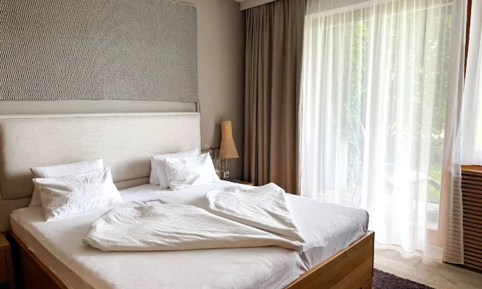 Schlafzimmer der Wow Suite des Hotels Wasnerin in Österreich