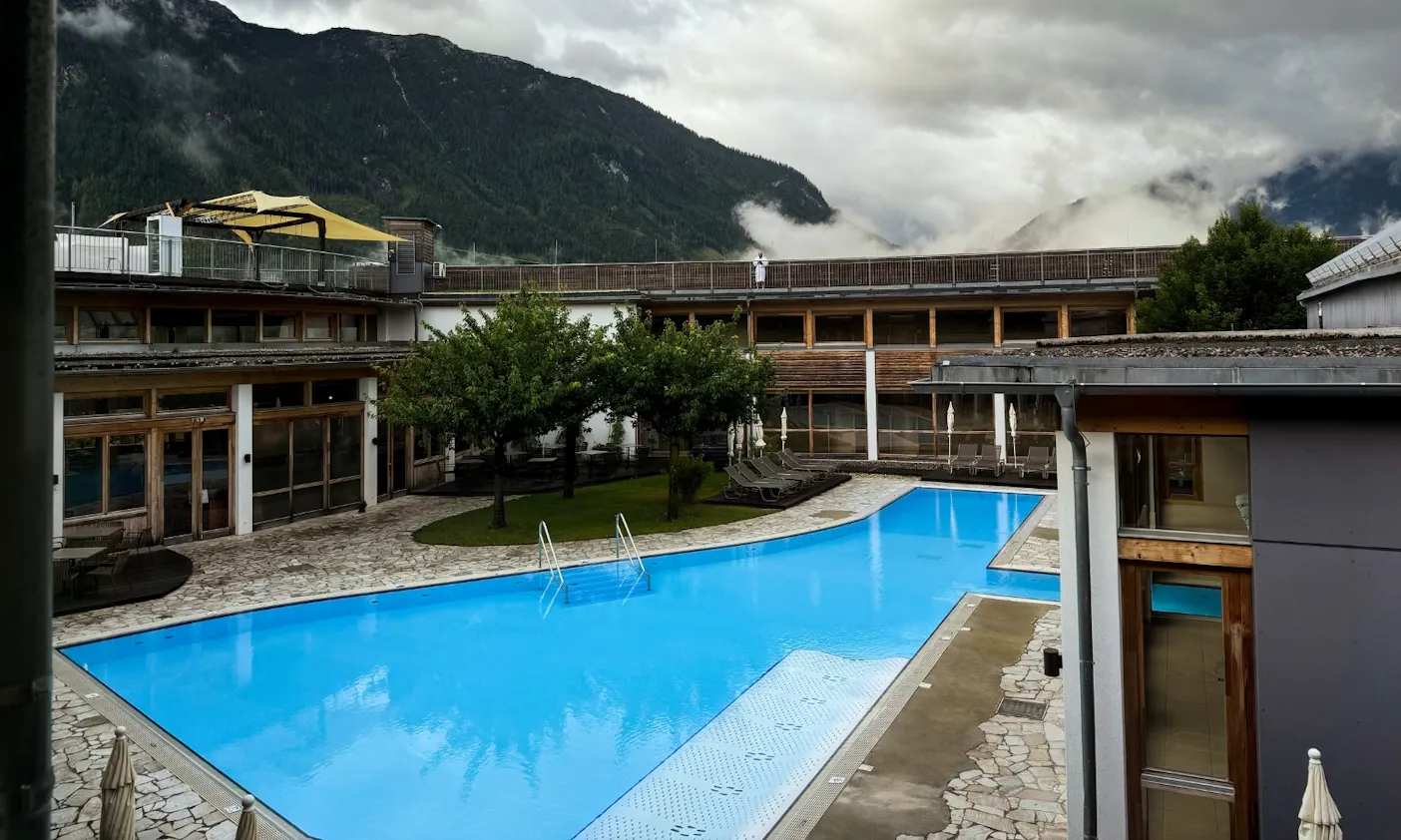 Pool im Hotel die Wasnerin