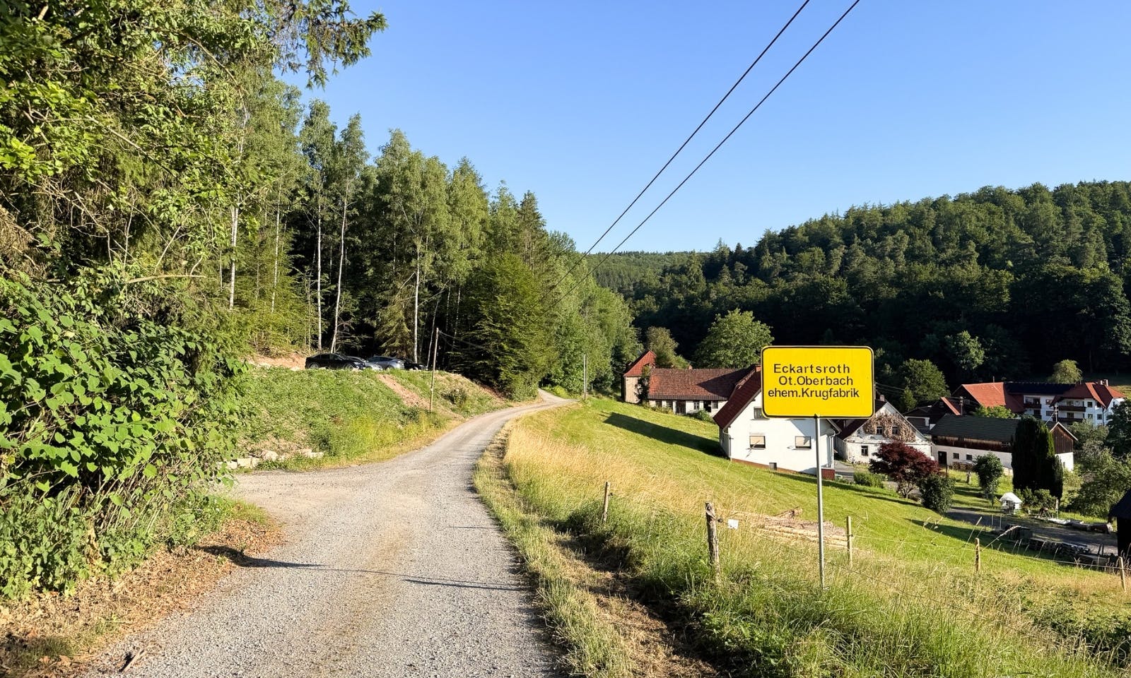 Blick auf die Einfahrt zur den DOGGIA Tiny Houses