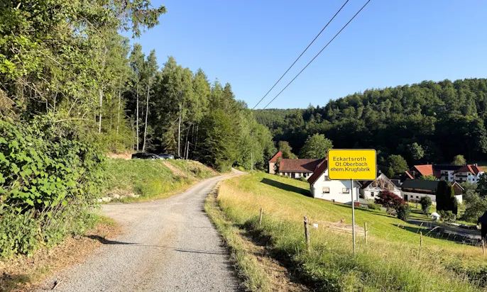 Blick auf die Einfahrt zur den DOGGIA Tiny Houses