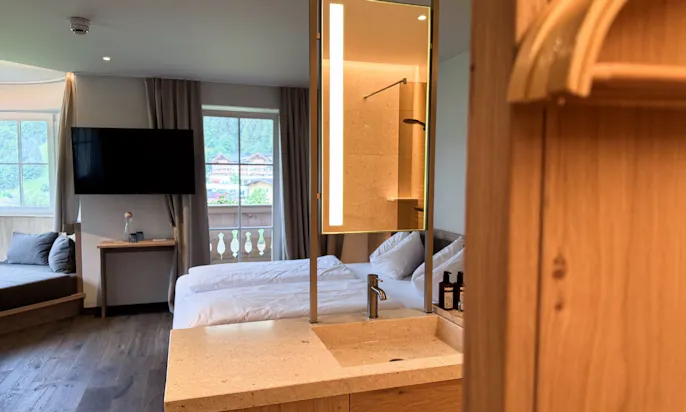 Schlafbereich in der Bergzeit Suite im Hotel Bergzeit in Österreich