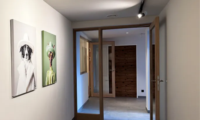 Eingang zum Hunde-Spa des Hotels Bergzeit in Österreich