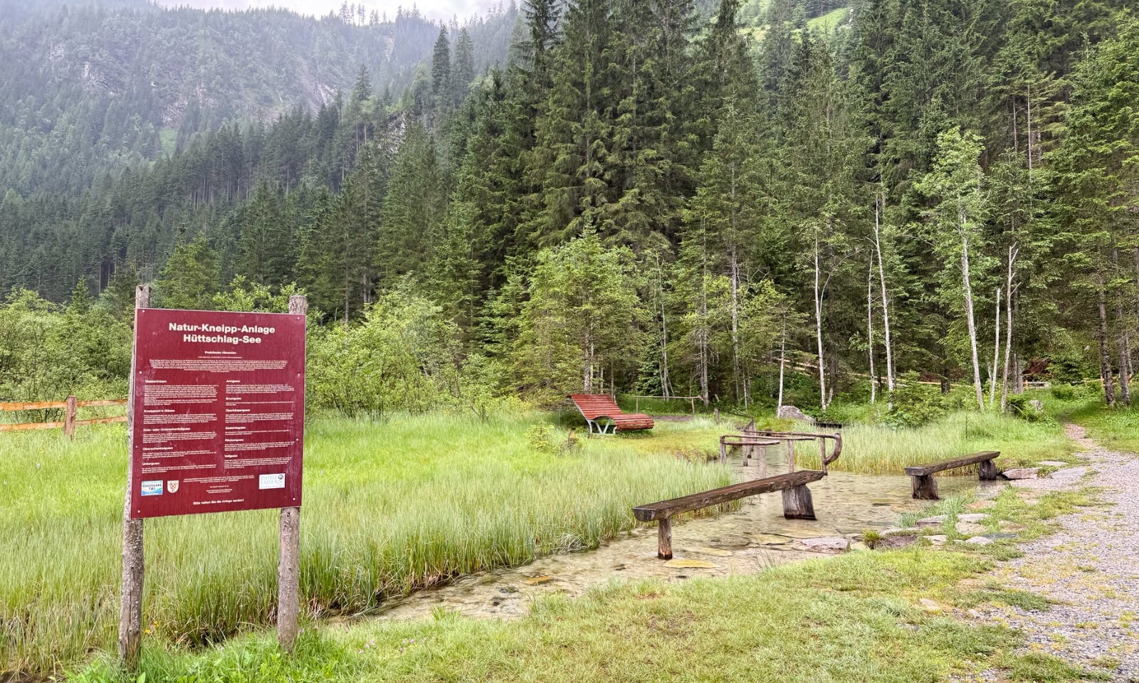 Informationsschild zur Natur-Kneipp-Anlage Eingang am Hüttschlag-See