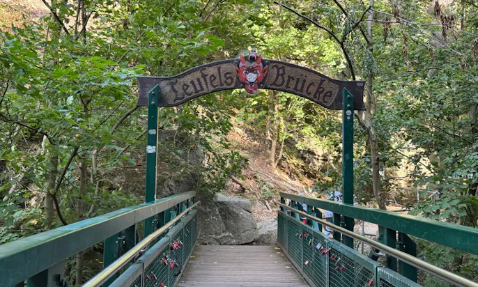 Eingang zur Teufelsbrücke