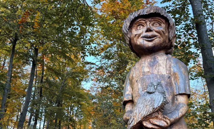 Eine Holz-Statue im Harz