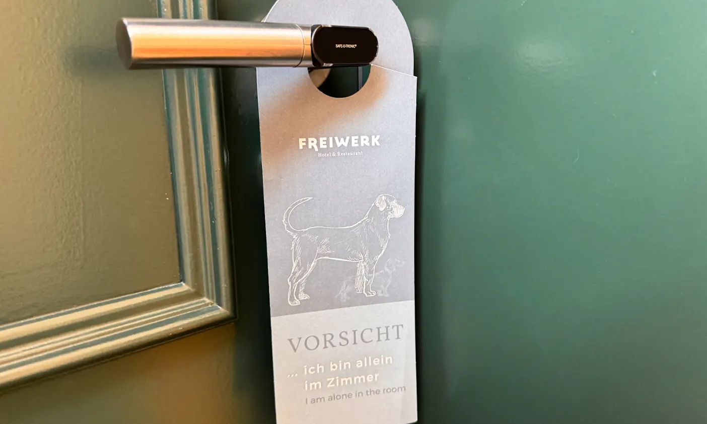 Bitte nicht stören Schild im Hotel & Spa Suiten FreiWerk in Stolberg