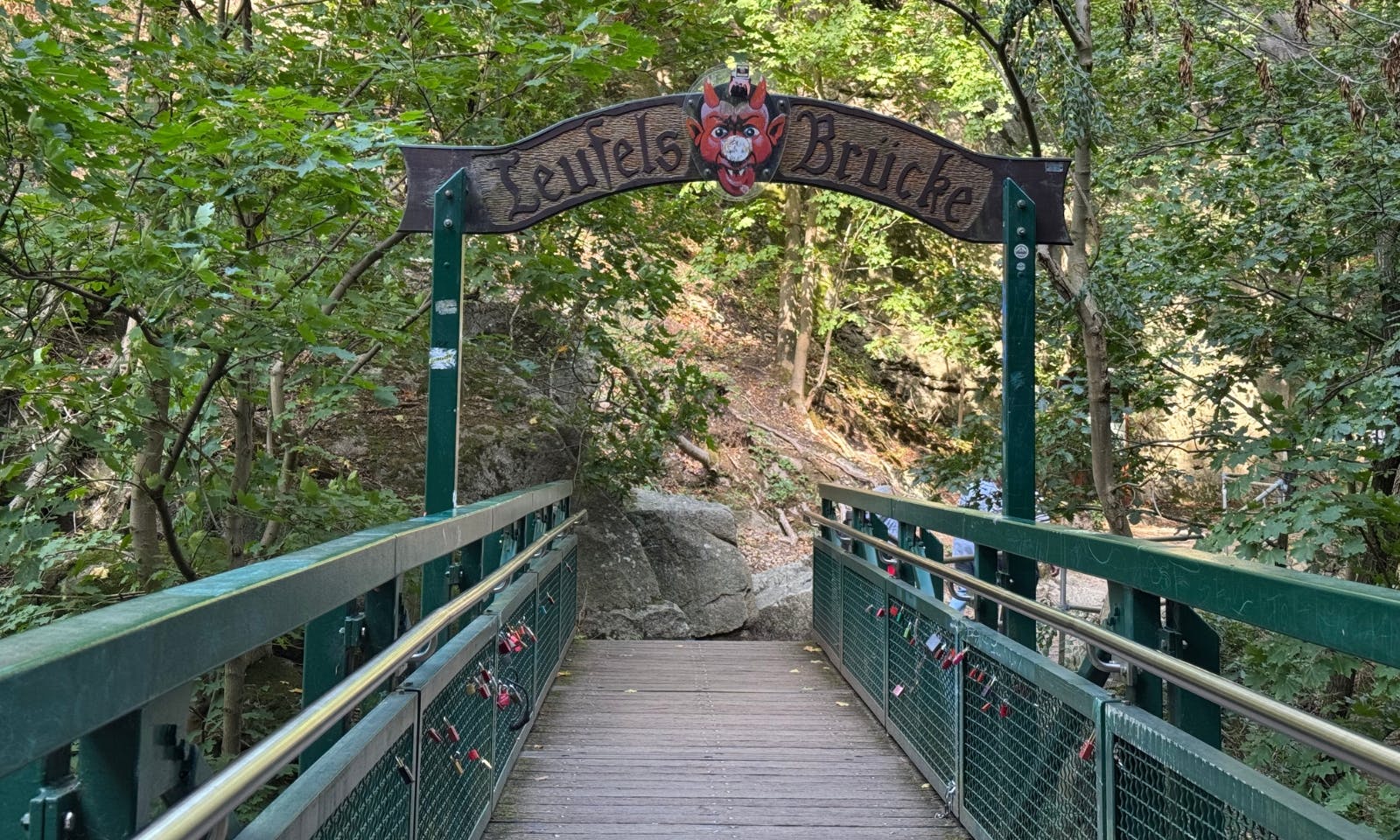 Eingang zur Teufelsbrücke im Harz