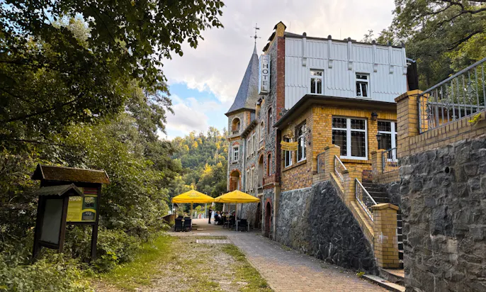 Blick auf eine Villa in Treseburg