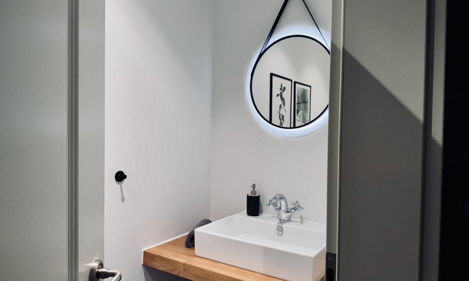 Modernes Badezimmer im cleanen Design