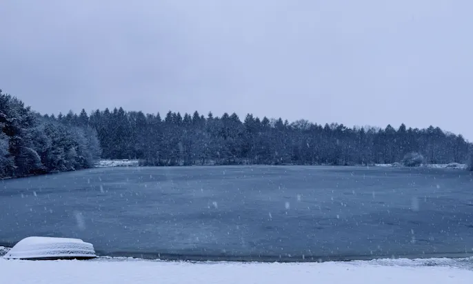 Gefrorener See