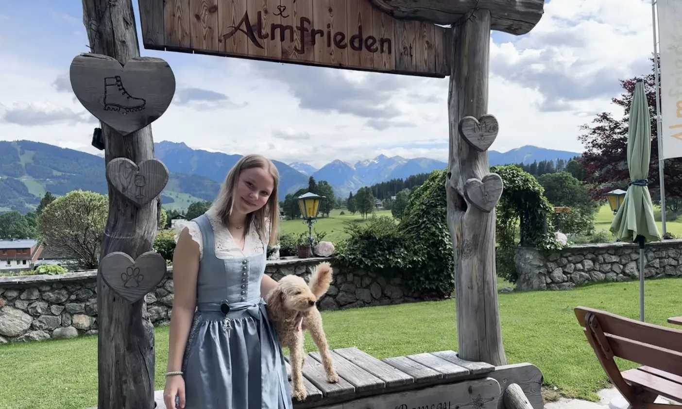 Begrüßung im Almfrieden