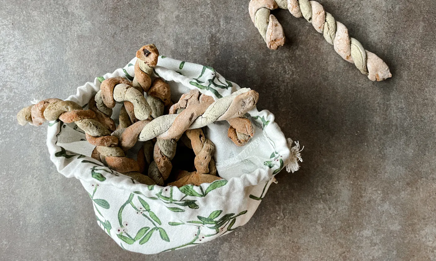 Selbstgemachte Hundeleckerlis backen