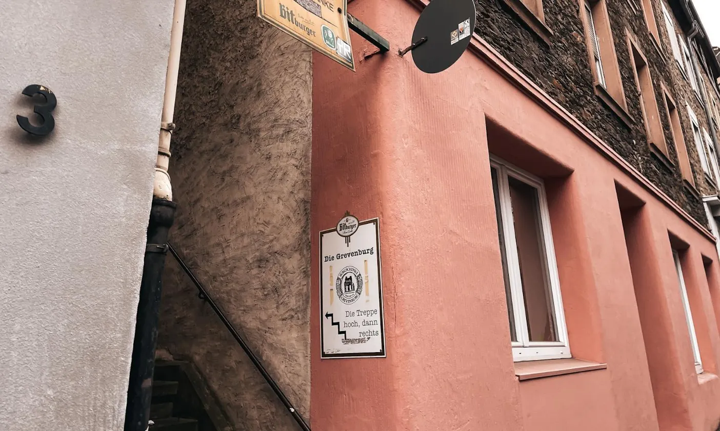 Panorama-Spaziergang zur Grevenburg über dem Stadtteil Trarbarch