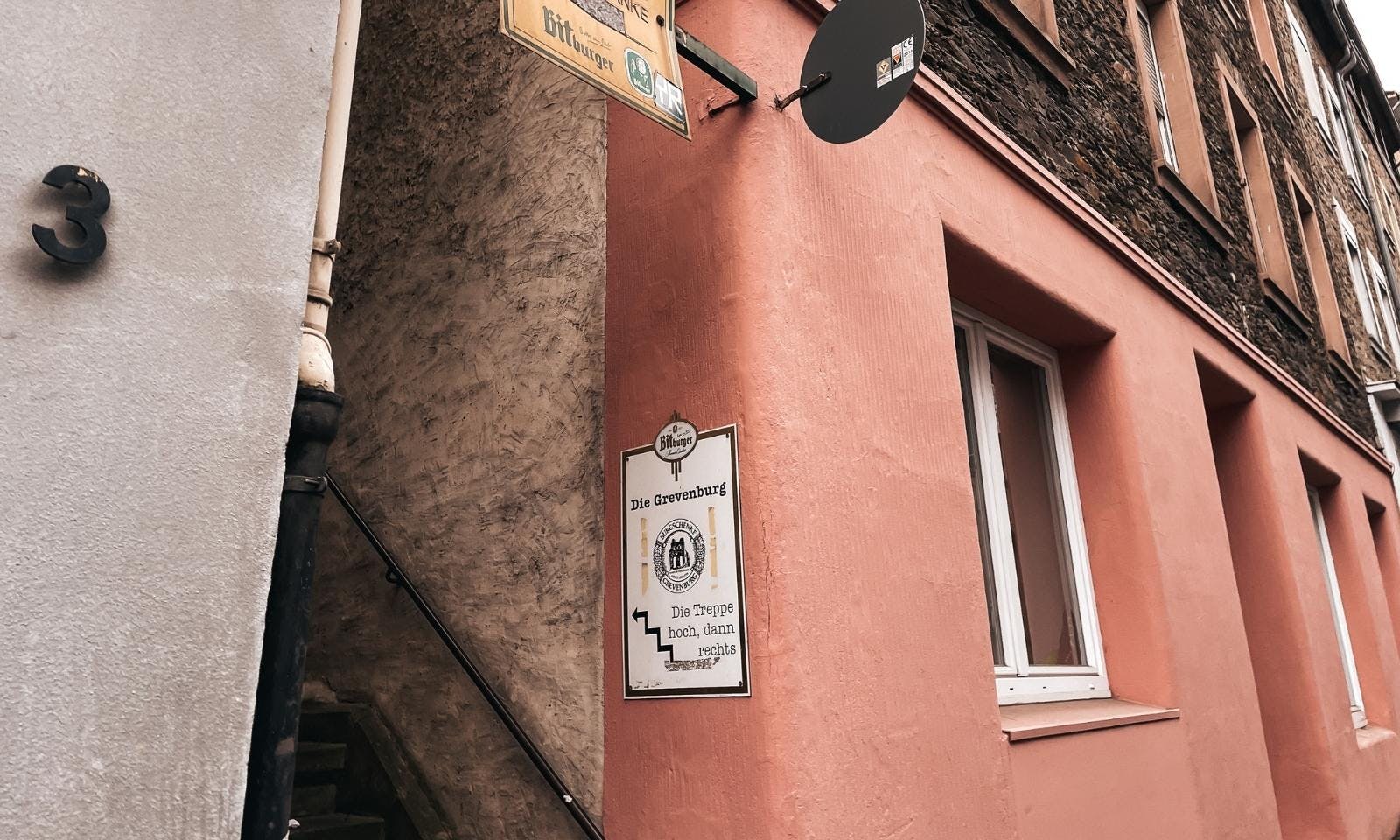 Panorama-Spaziergang zur Grevenburg über dem Stadtteil Trarbarch