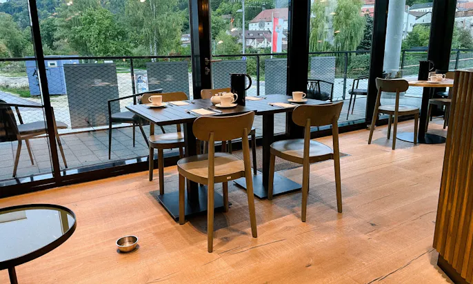 Gesonderter Gastro-Bereich, in dem Hund erlaubt sind: IBB Eichstätt Hotel