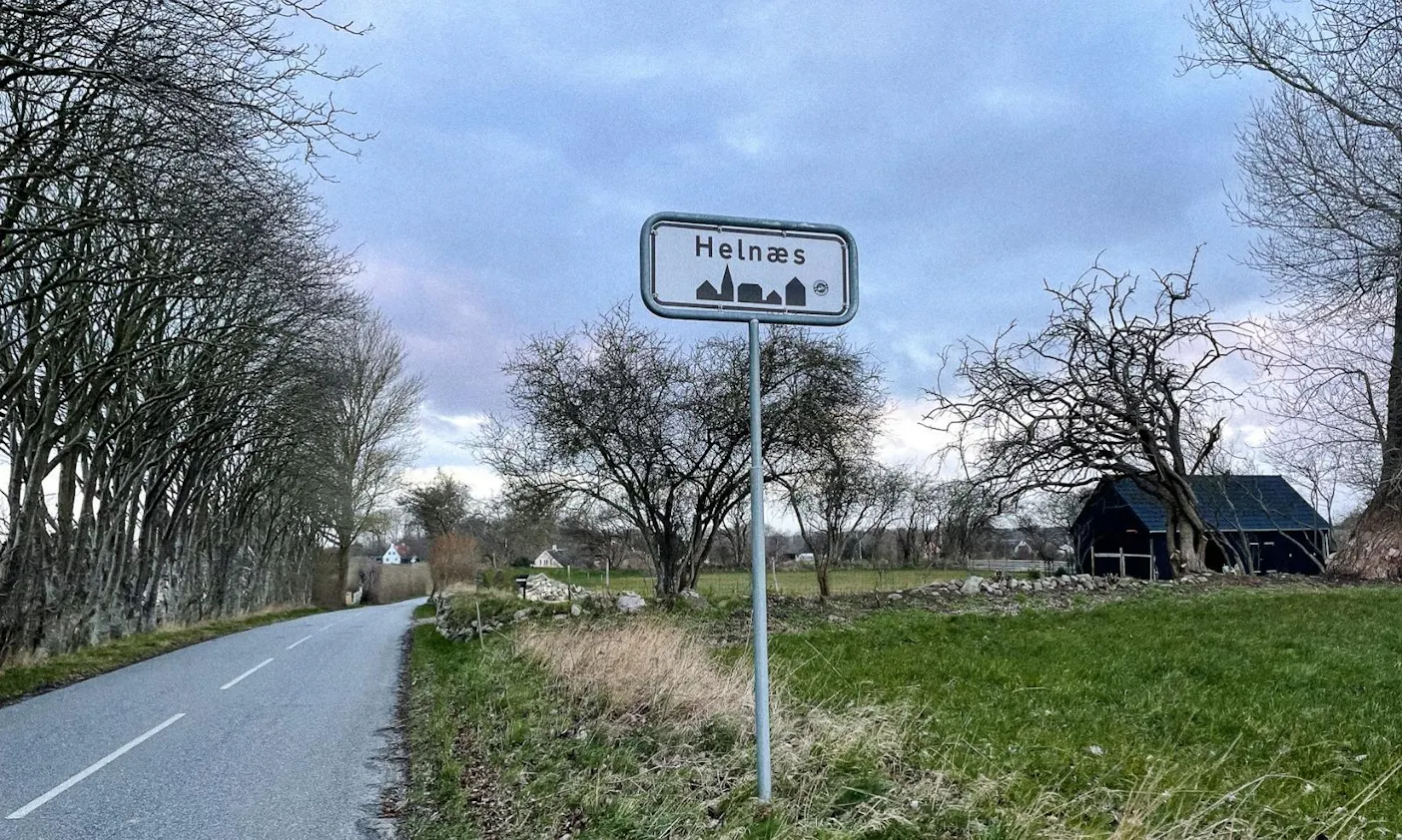 Ortsschild der Insel Helnæs