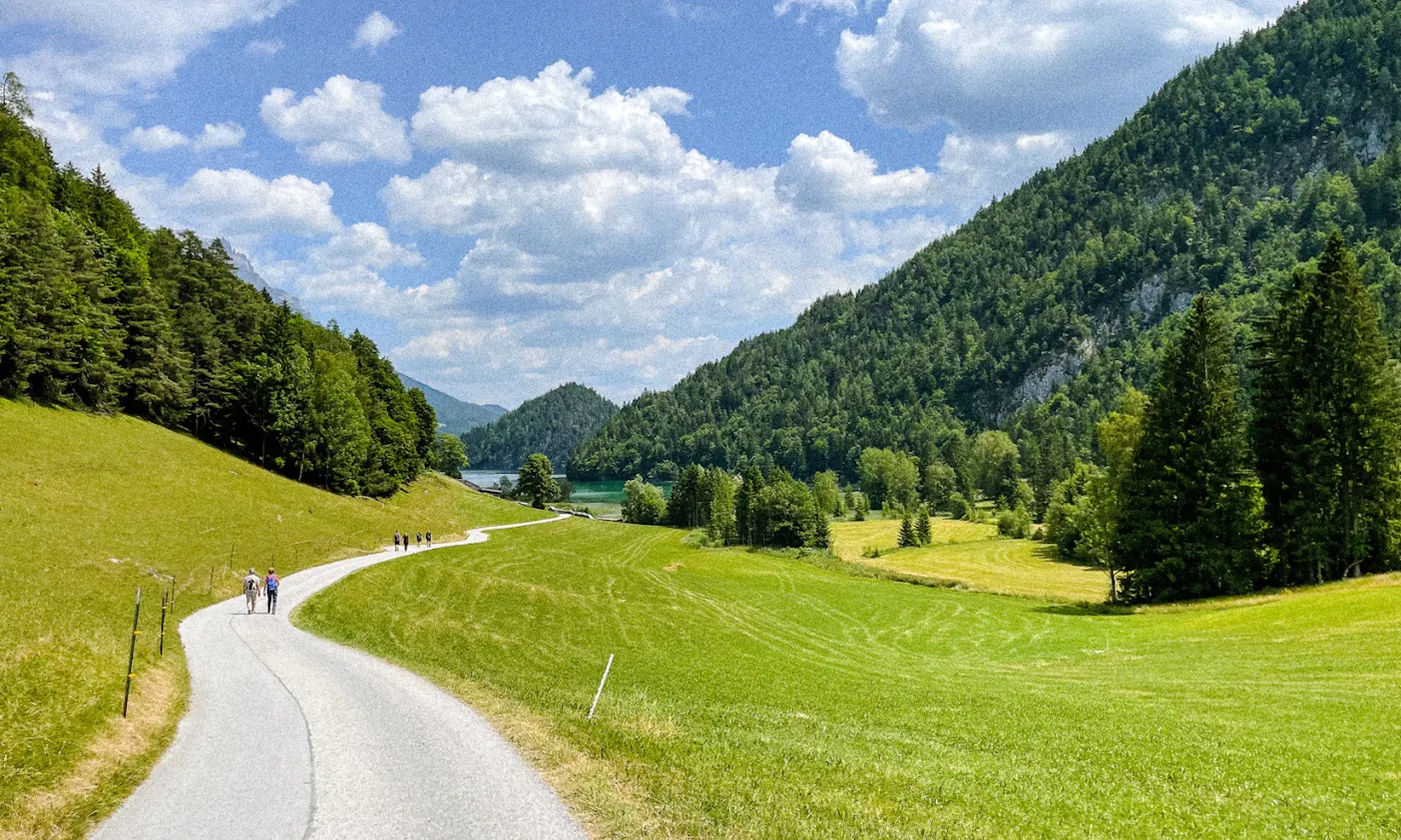 Hintersteiner See am Wilden Kaiser mit Hund