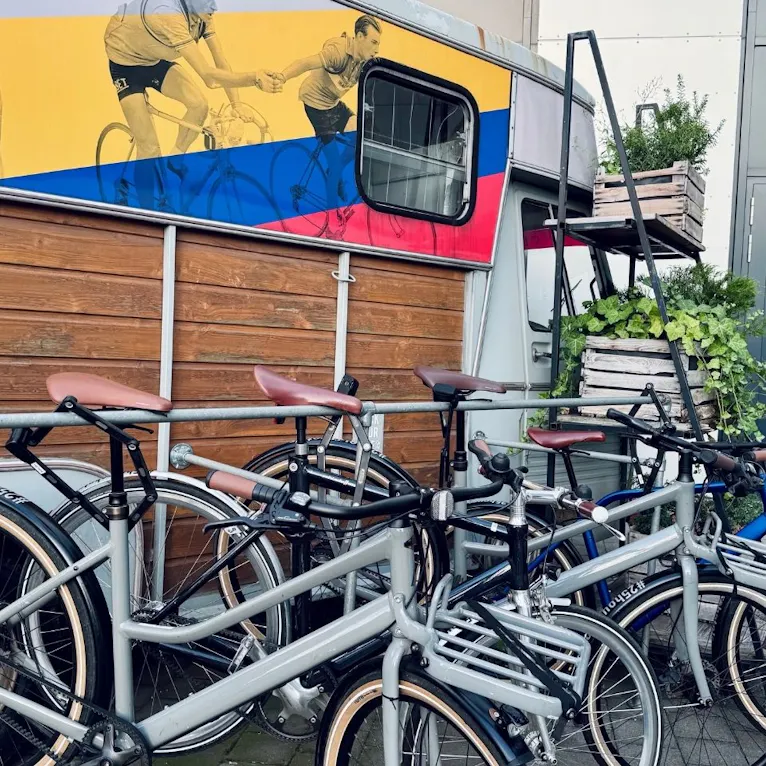 Fahrradständer vor dem 25hours Hotel in Düsseldorf