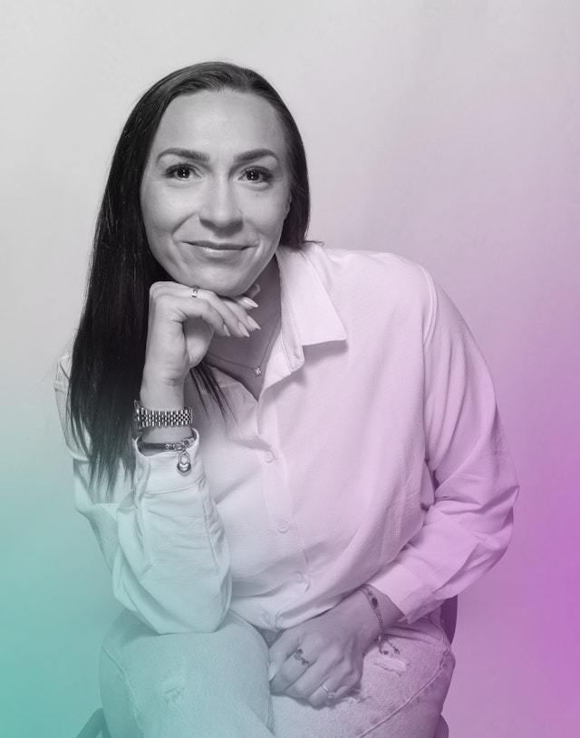 Porträt von Dafina Murati mit Farbverlauf