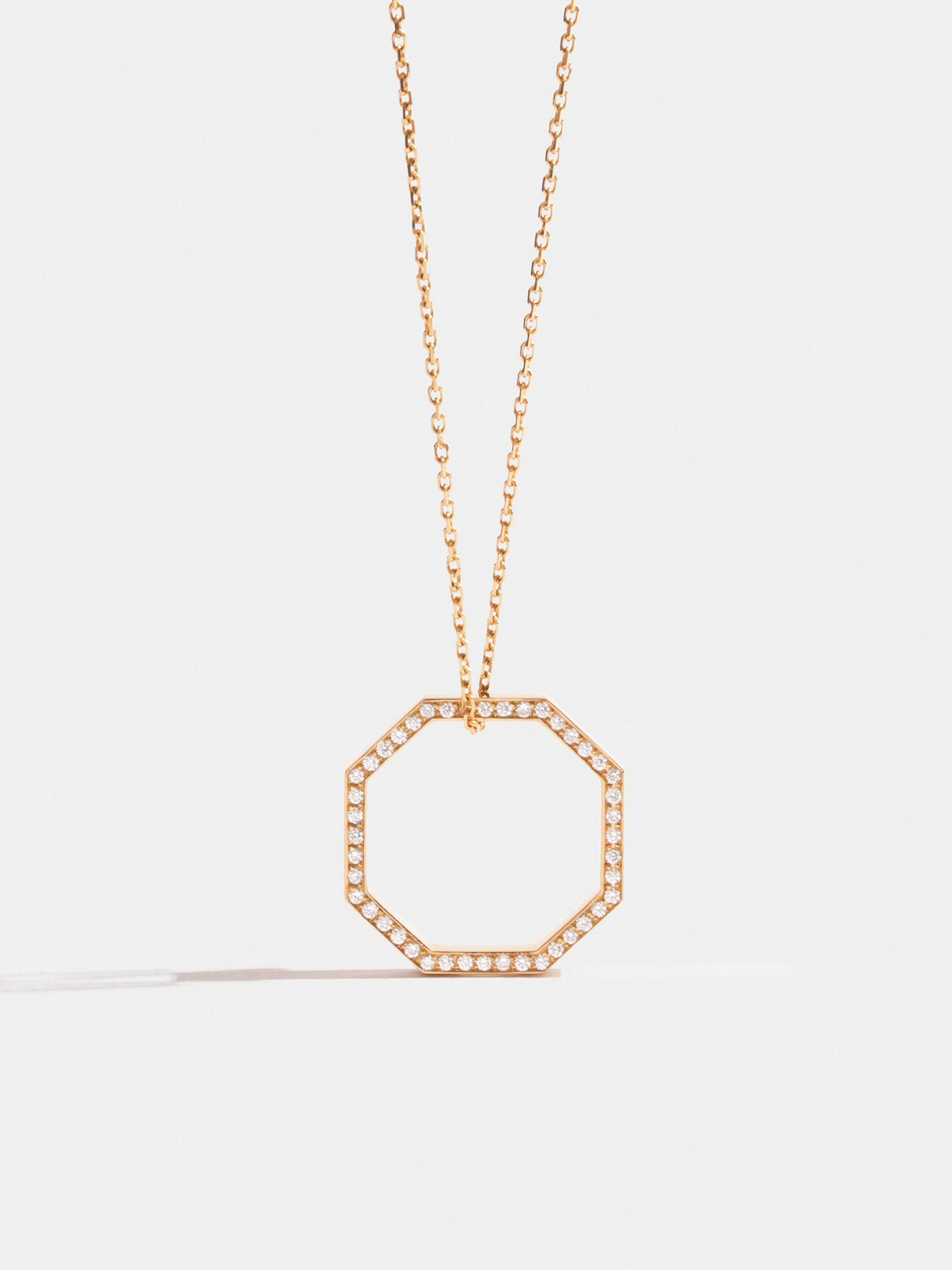 Octogone necklace with a 18mm pendant in 18k Fairmined ethical yellow gold, paved with lab-grown diamonds, on a 88cm chain.