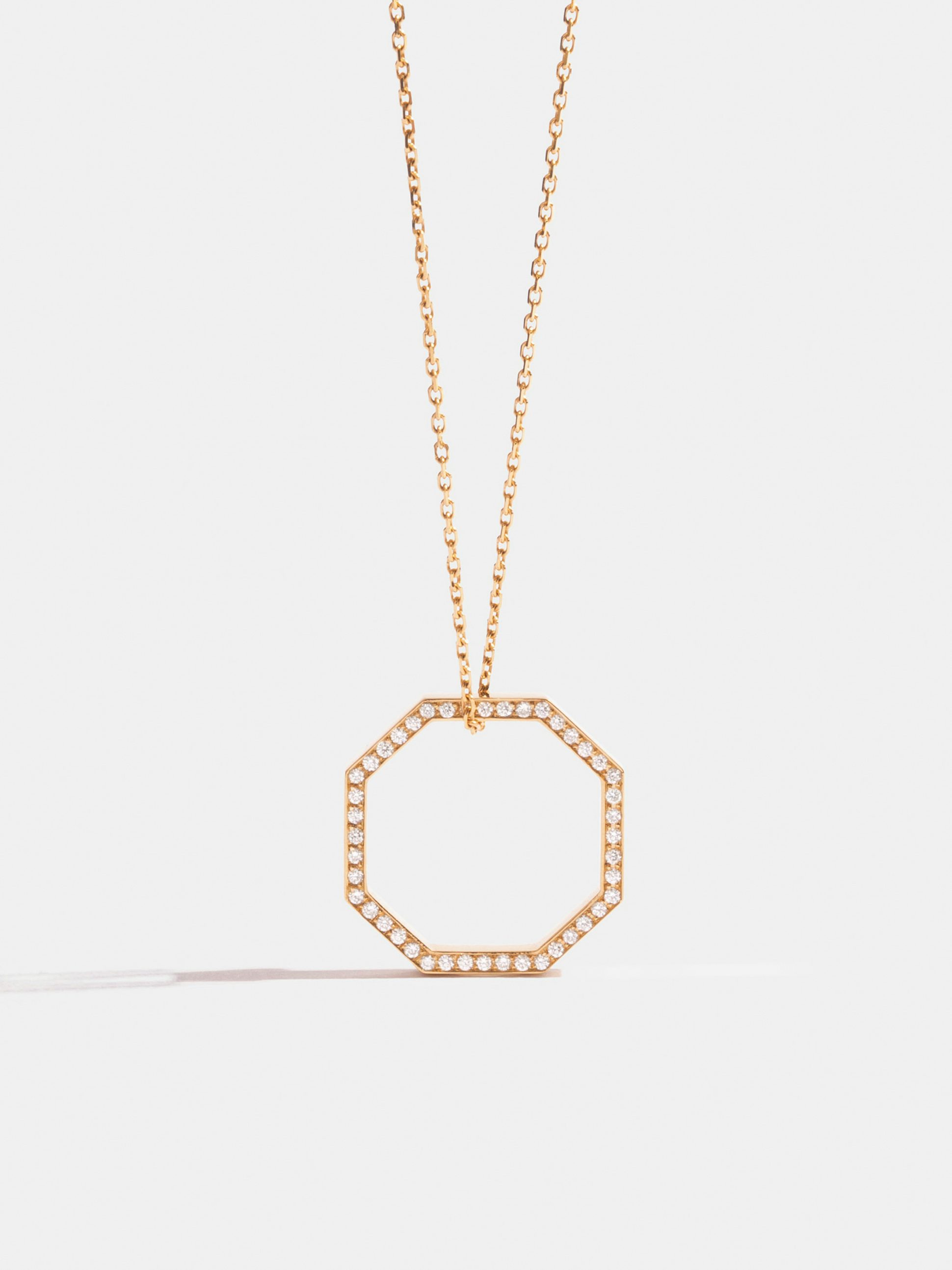 Octogone necklace with a 18mm pendant in 18k Fairmined ethical yellow gold, paved with lab-grown diamonds, on a 88cm chain.