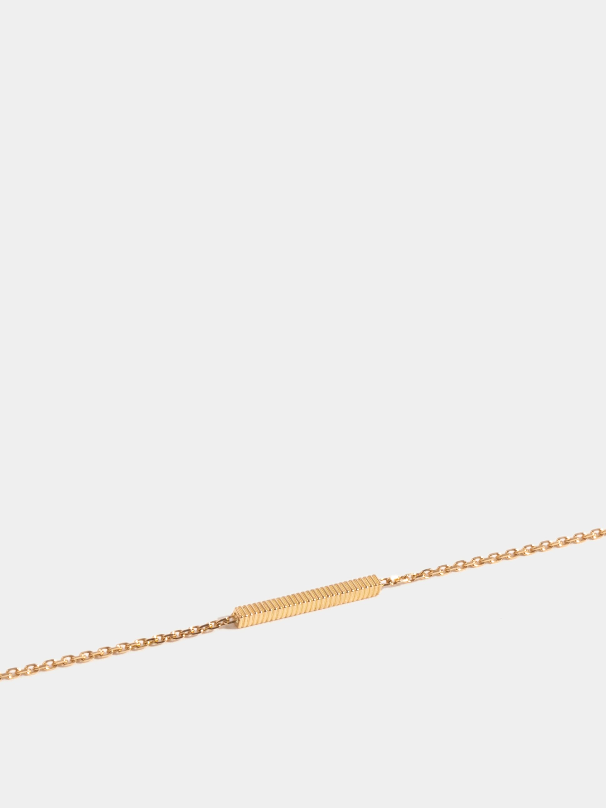 Motif Anagramme godronné en Or jaune éthique 18 carats certifié Fairmined, sur chaîne de 18 cm