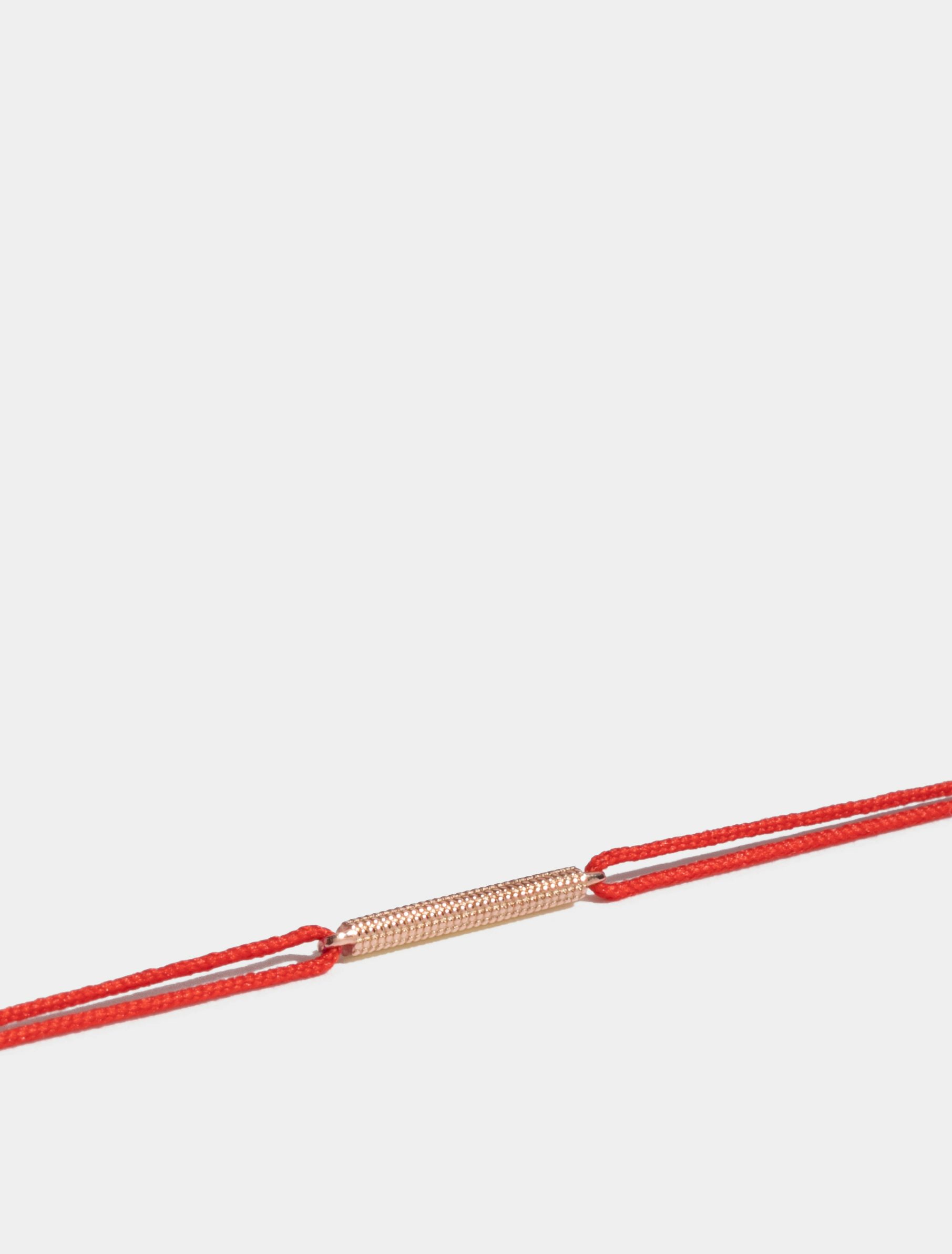 Motif Anagramme millegrains en Or rose éthique 18 carats certifié Fairmined, sur cordon.