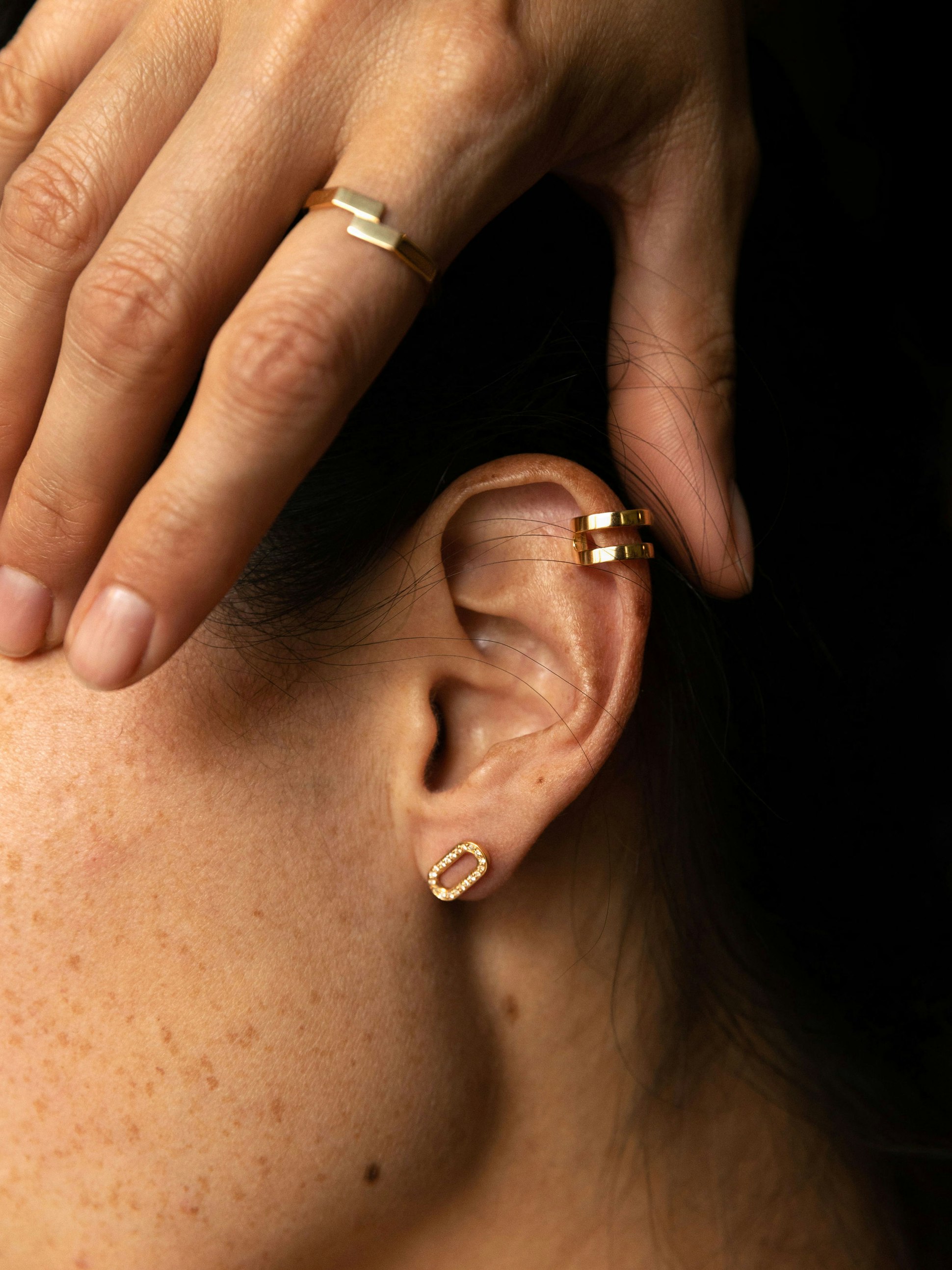 Simple ear clip Étreintes