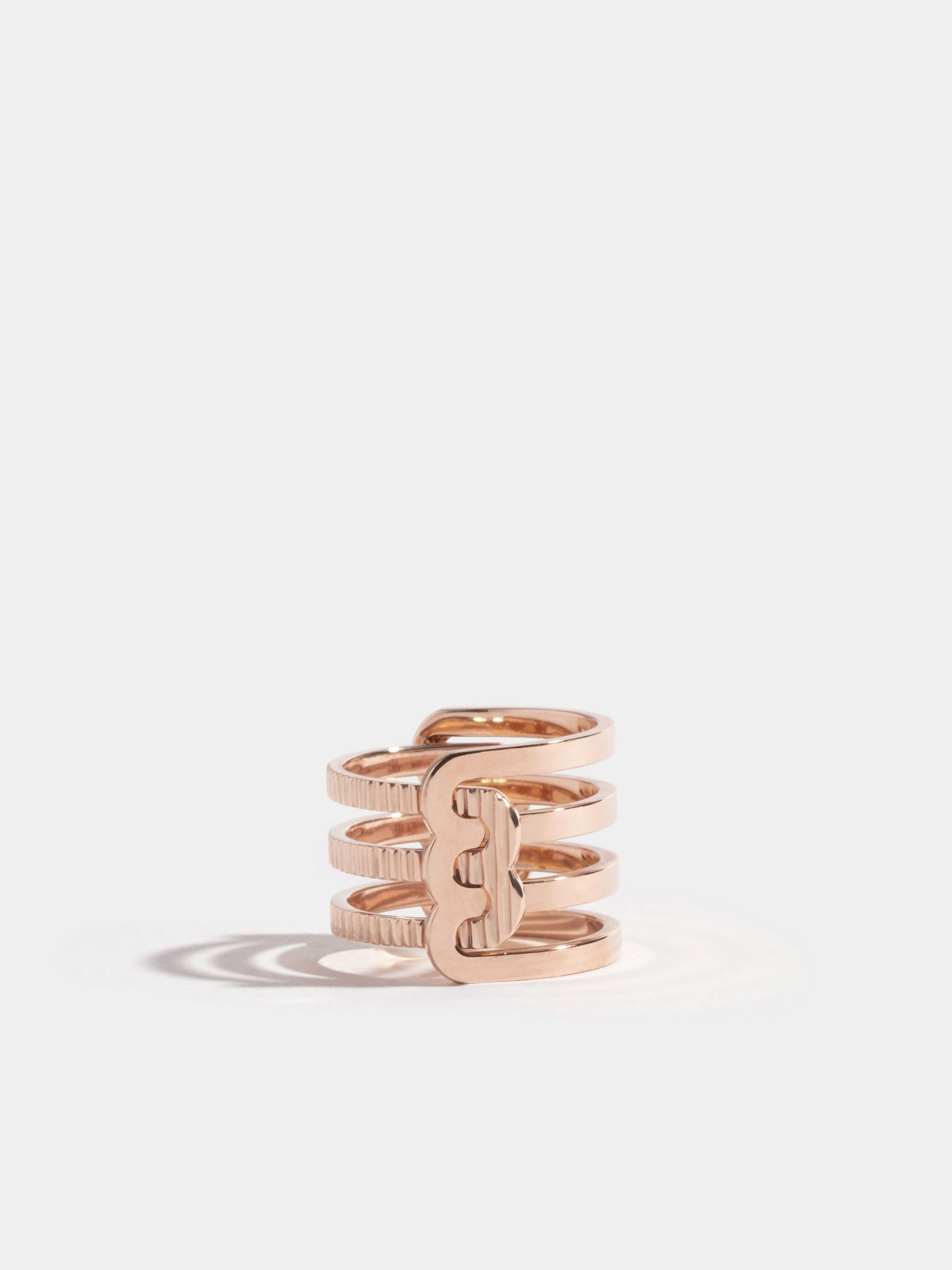 Bague Étreintes asymétrique godronnée et poli-brillant