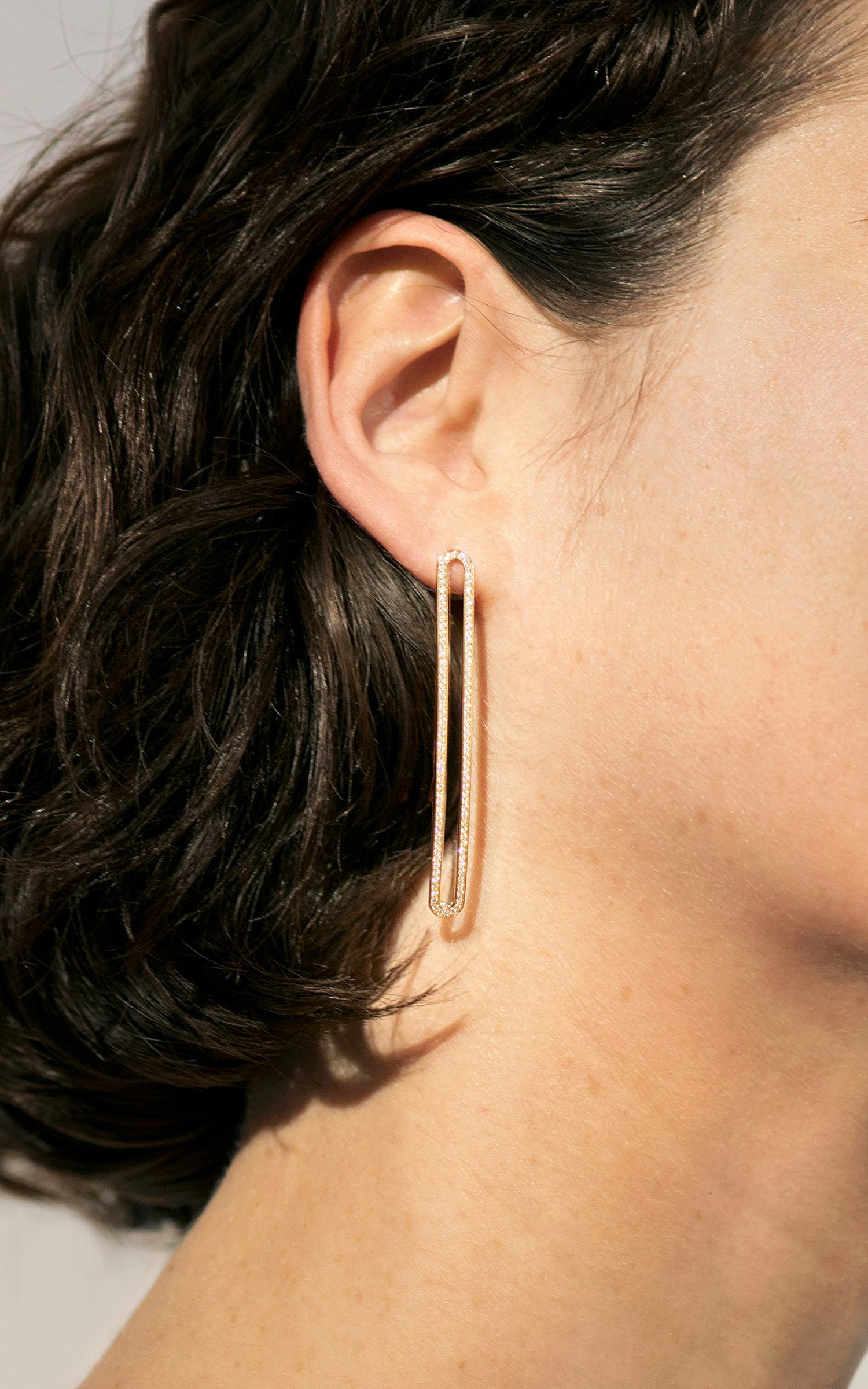 Long paved earrings Étreintes