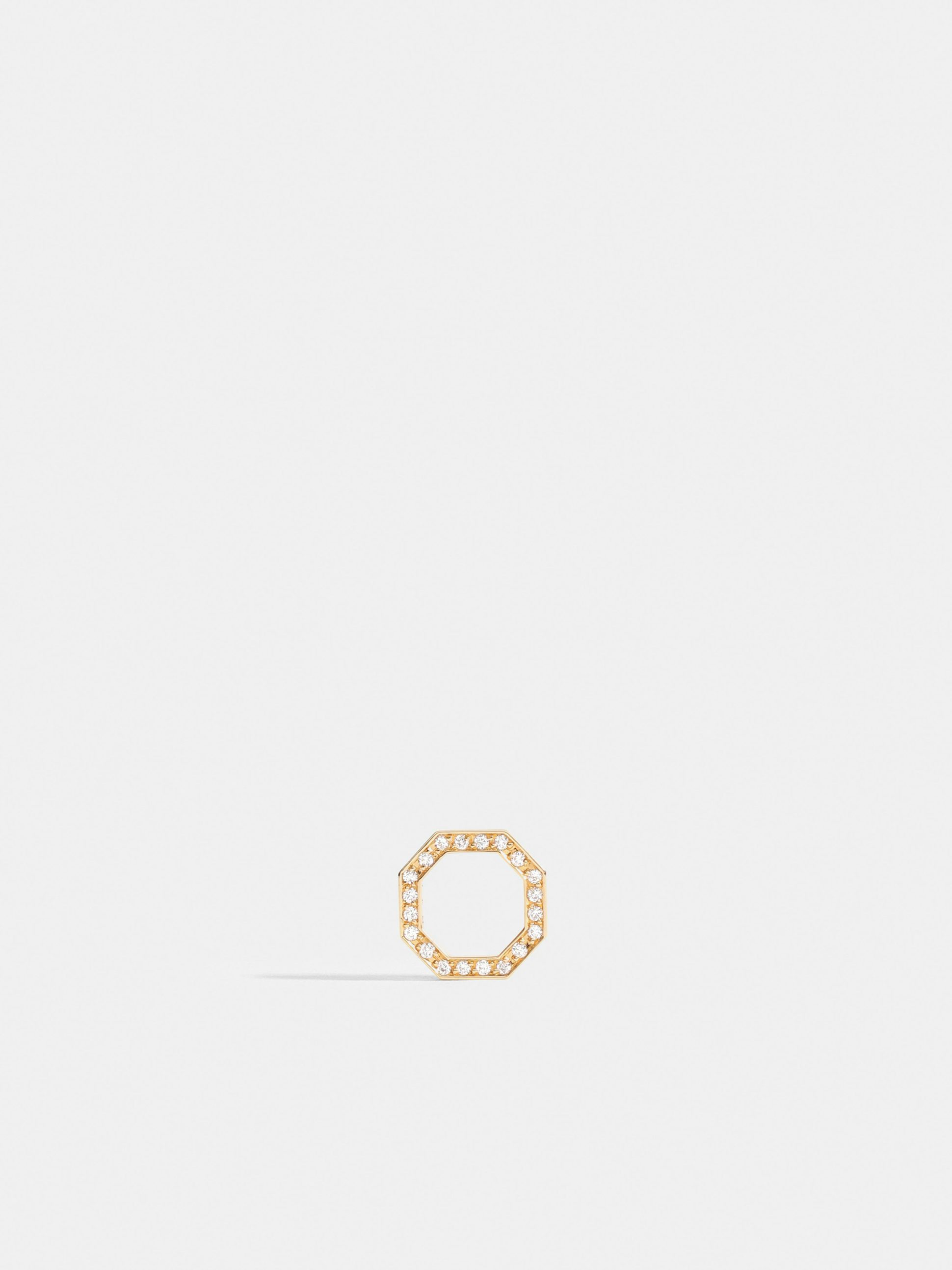 Octogone motif in 18k Fairmined ethical yellow gold, paved with lab-grown diamonds, on honey yellow.