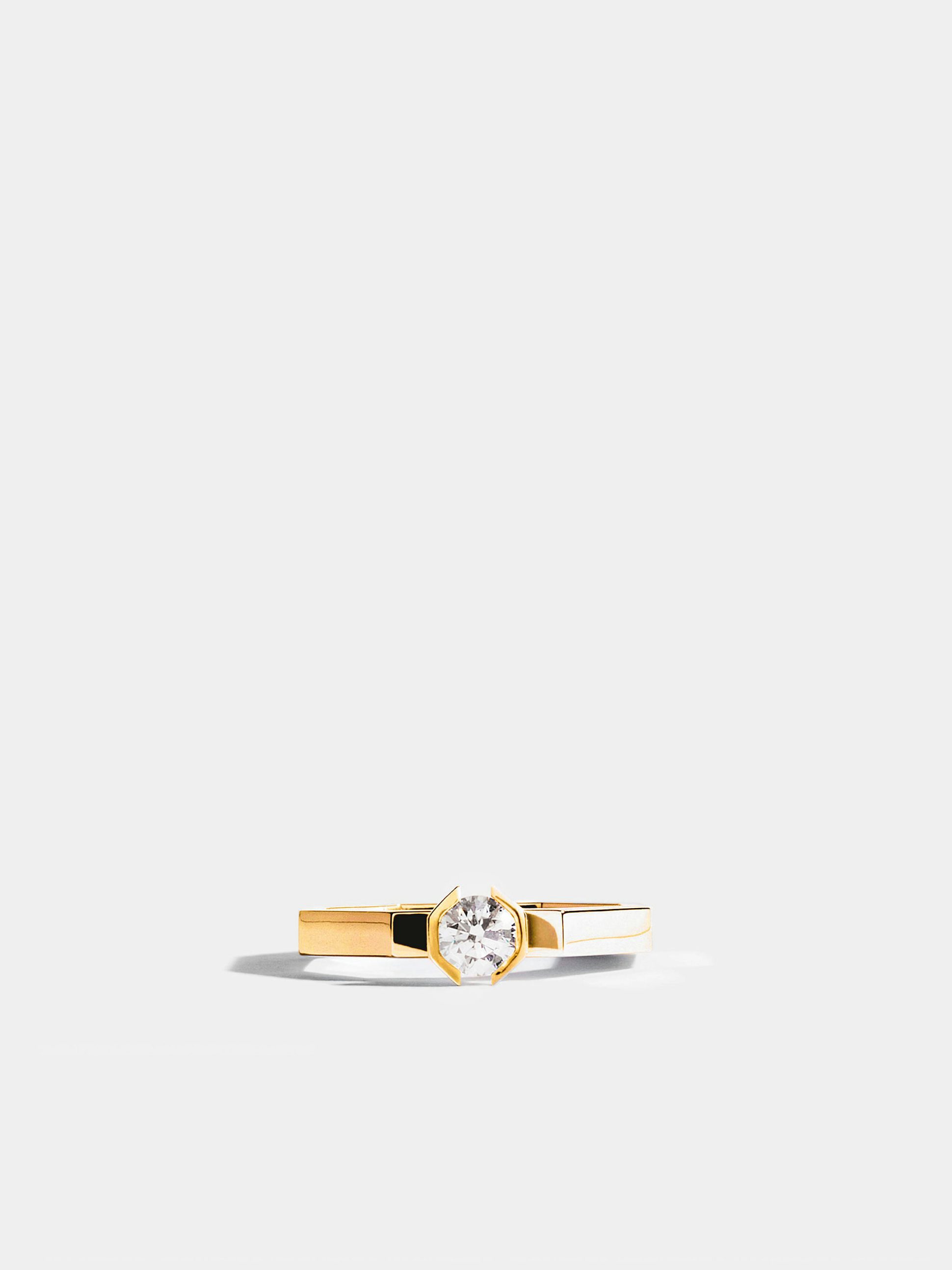 Solitaire Octogone simple en Or jaune éthique 18 carats certifié Fairmined serti d'un diamant de synthèse taille émeraude de 0,3 carat (qualité GVS)