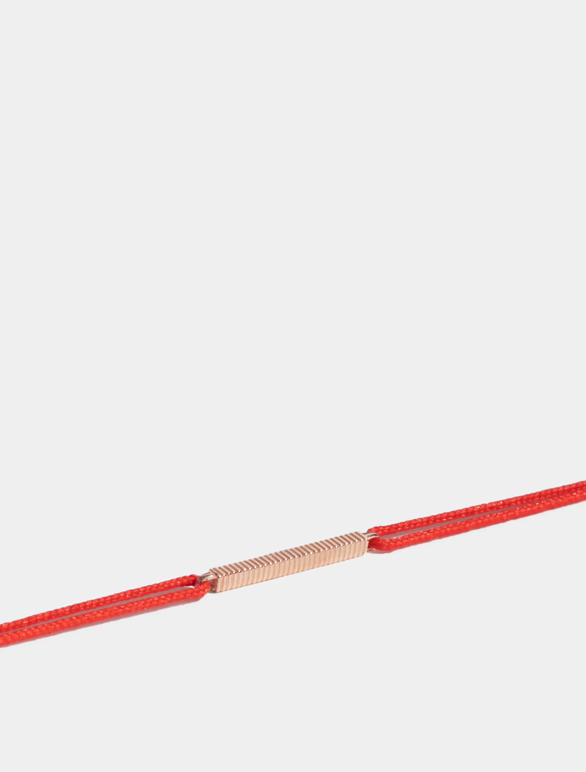 Motif Anagramme godronné en Or rose éthique 18 carats certifié Fairmined, sur cordon