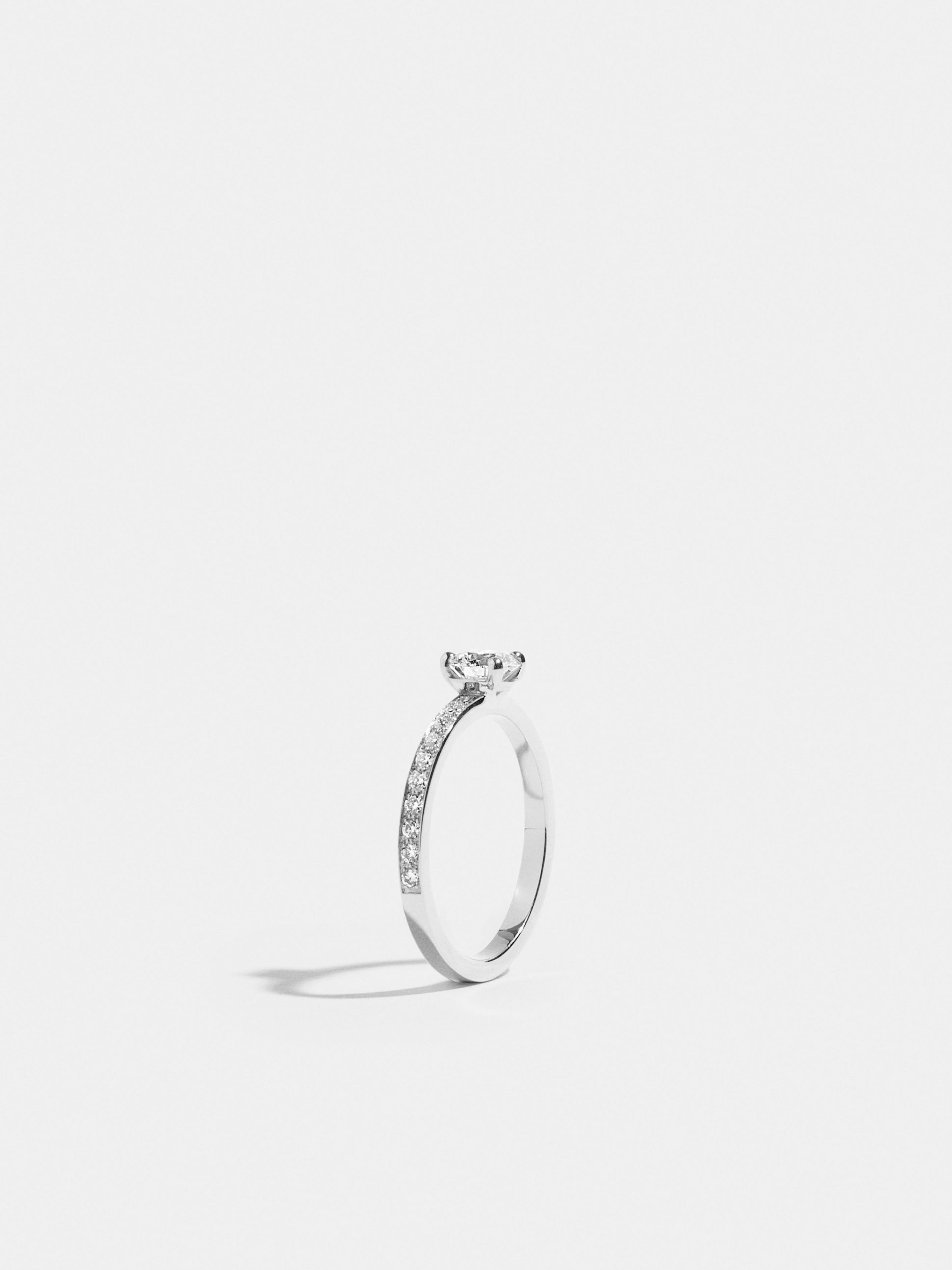 Solitaire Anagramme flat ribbon in white gold 18k Fairmined ethical, paved and set with a 0.50 carat brilliant cut labgrown diamond