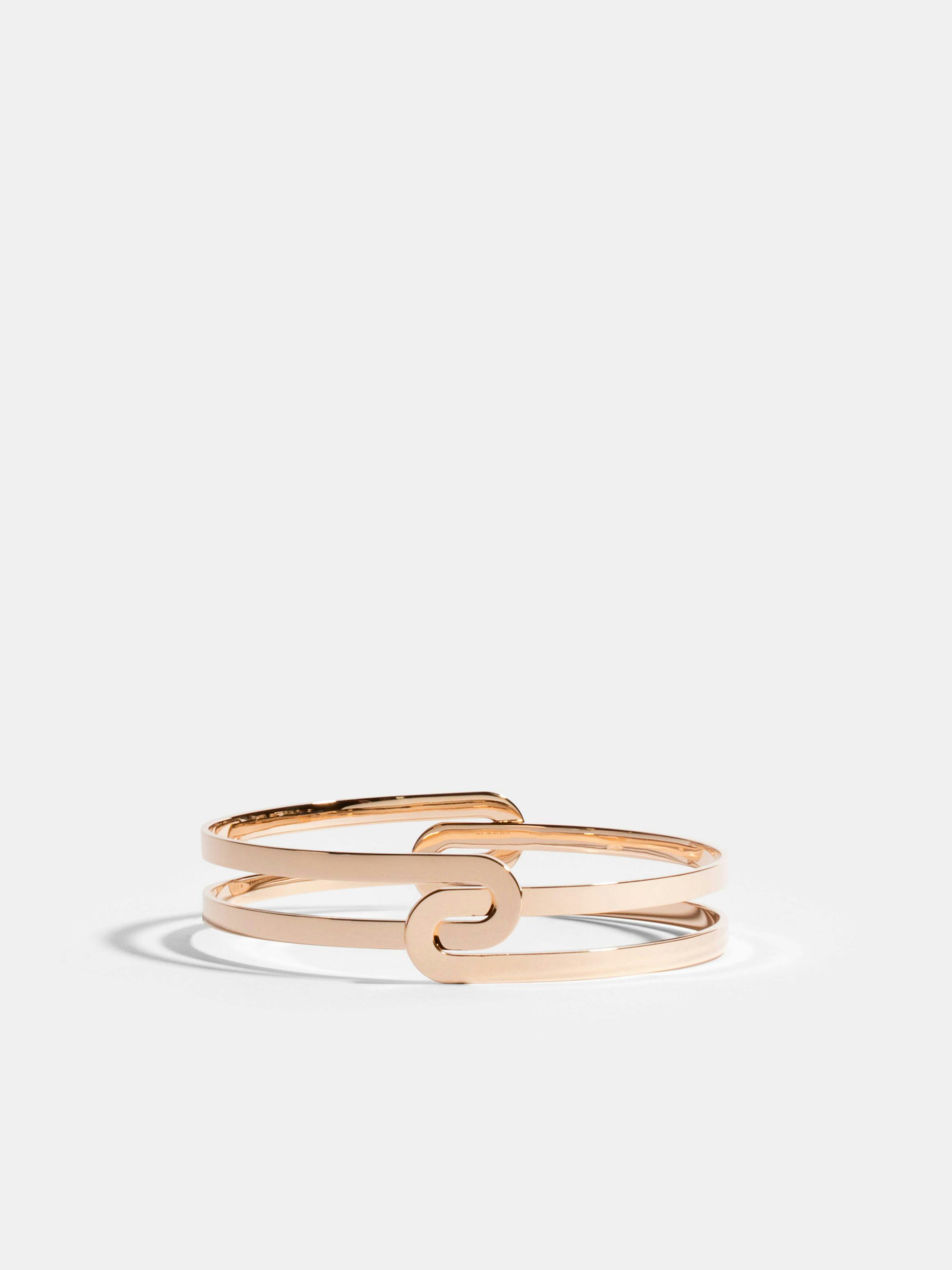 Bracelet Étreintes en Or rose éthique 18 carats certifié Fairmined composé de deux demi-bracelets simples finition poli-brillant.