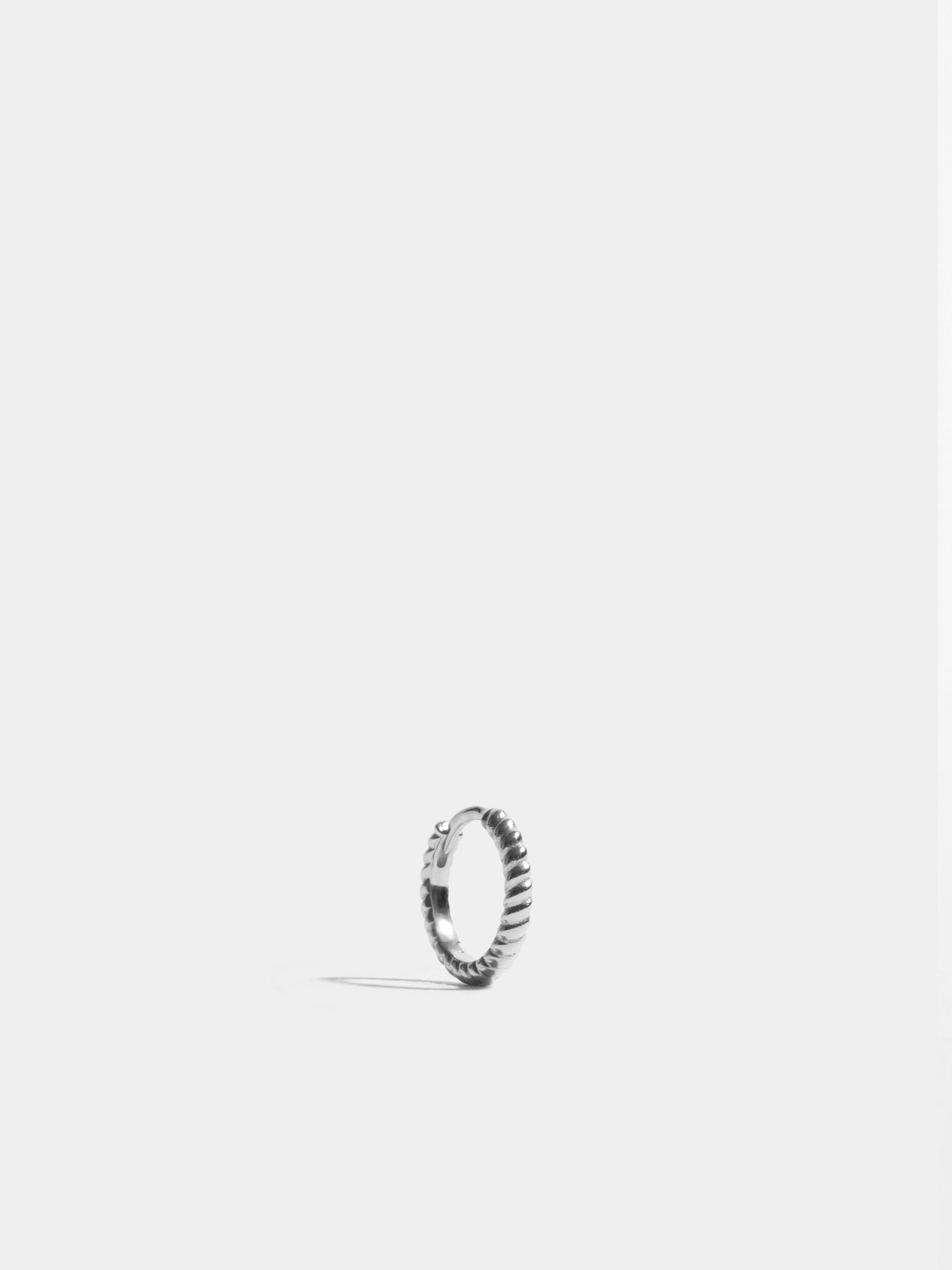 Anagramme twisted single earring