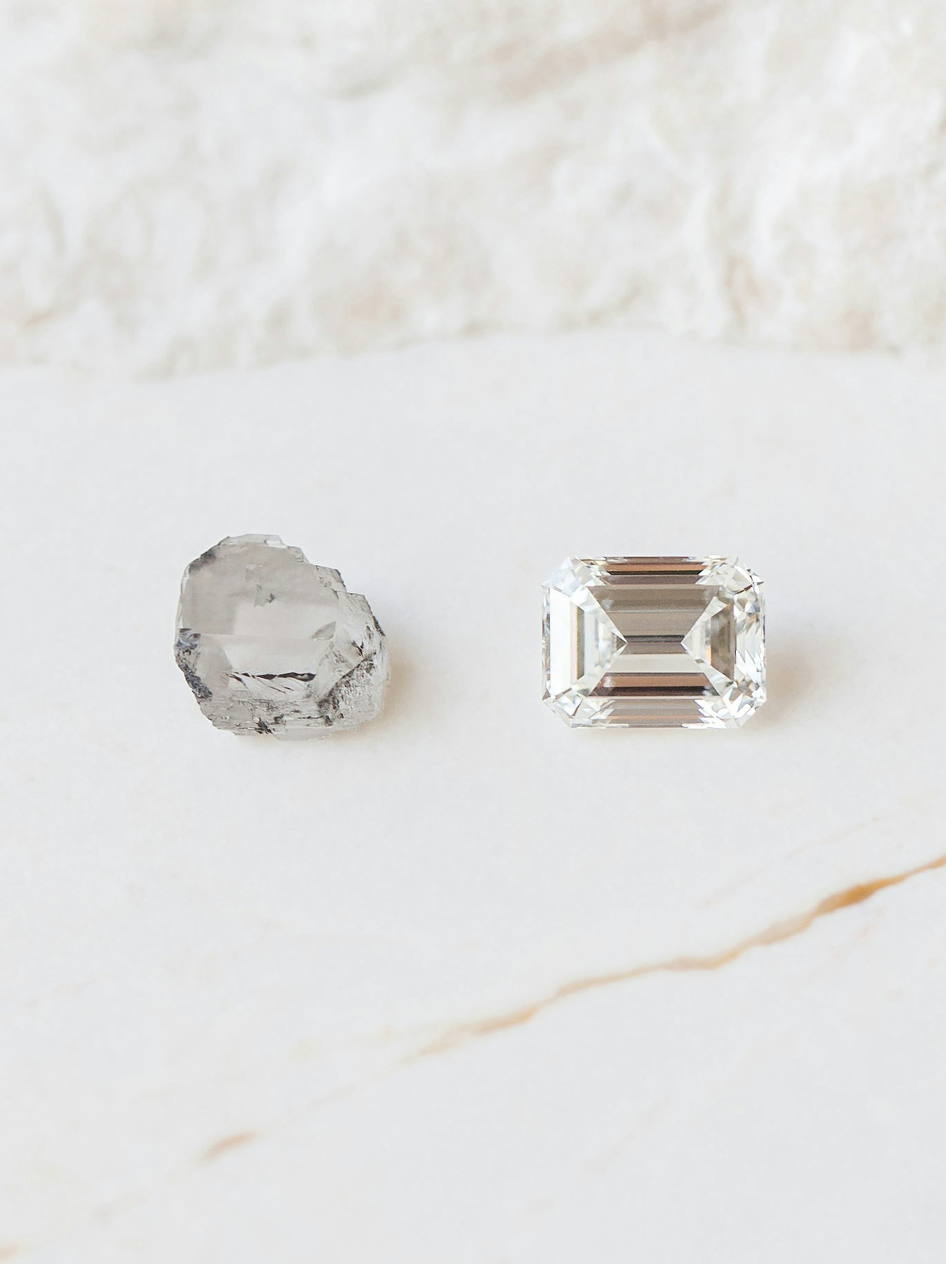 Diamant de synthèse brut et diamant de synthèse taille émeraude - Diamond Foundry