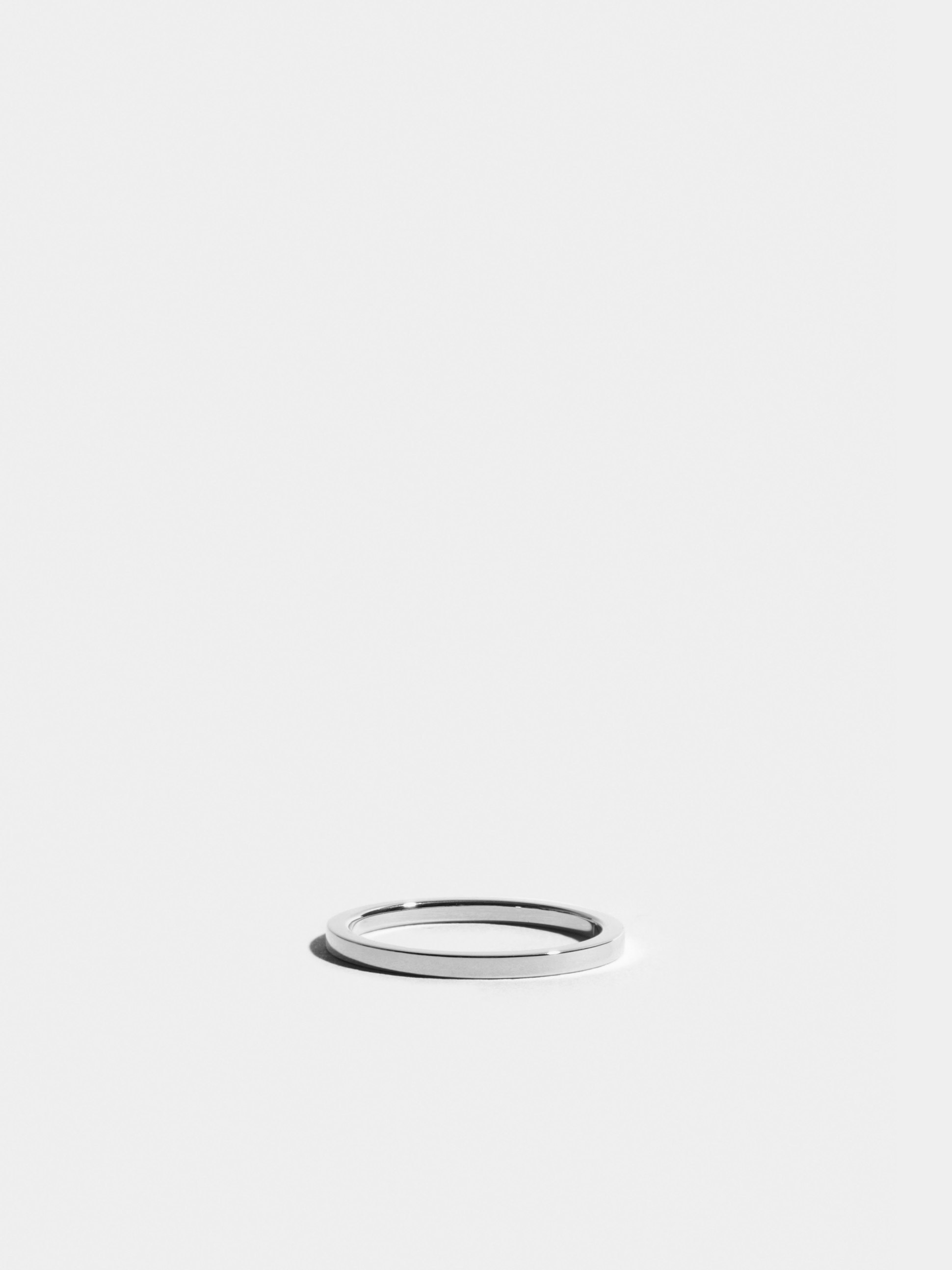Anagramme "biseau" ring in 18k Fairmined ethical white gold