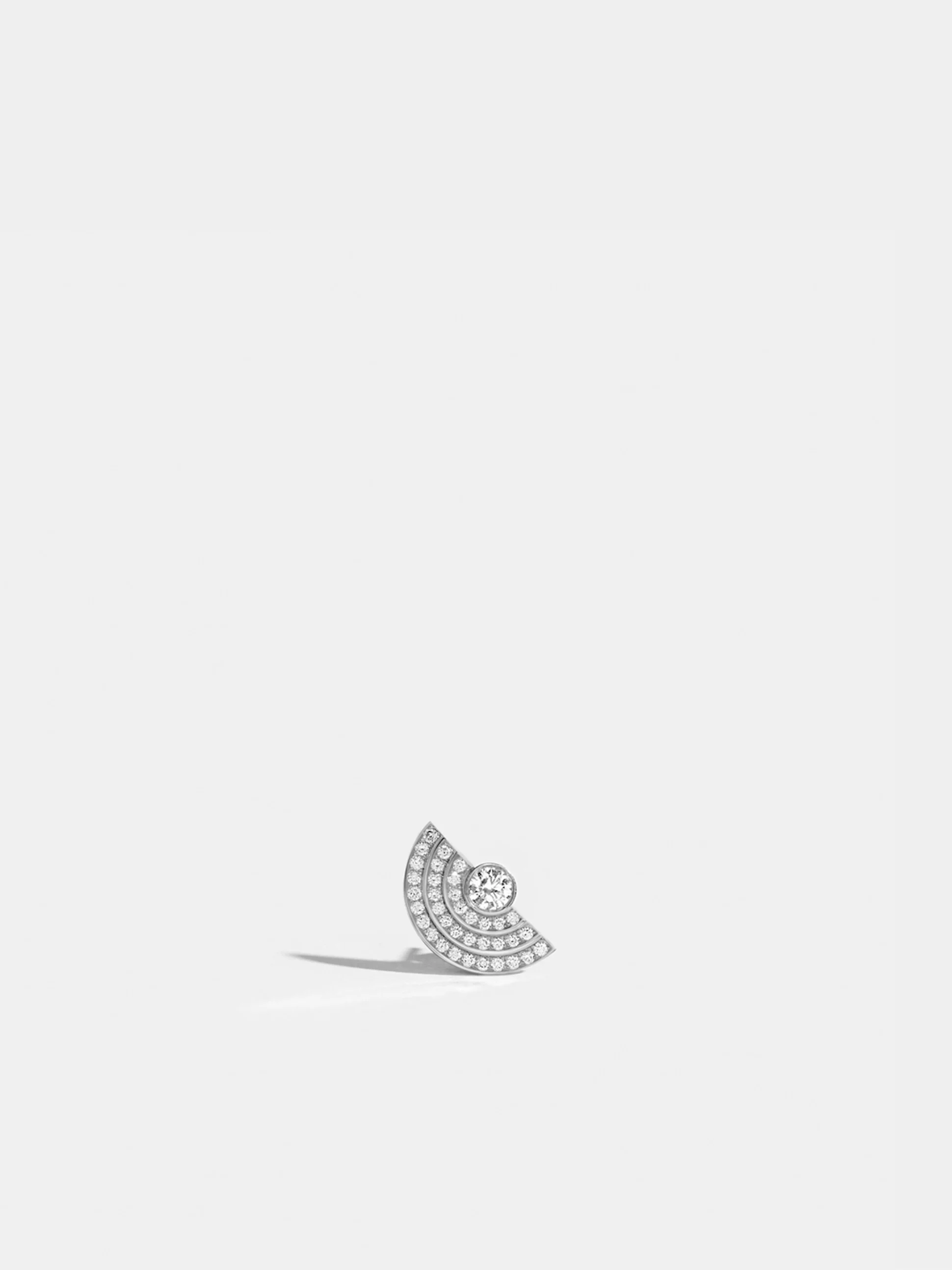 Boucle d'oreille Via demi-jour petit modèle pavée