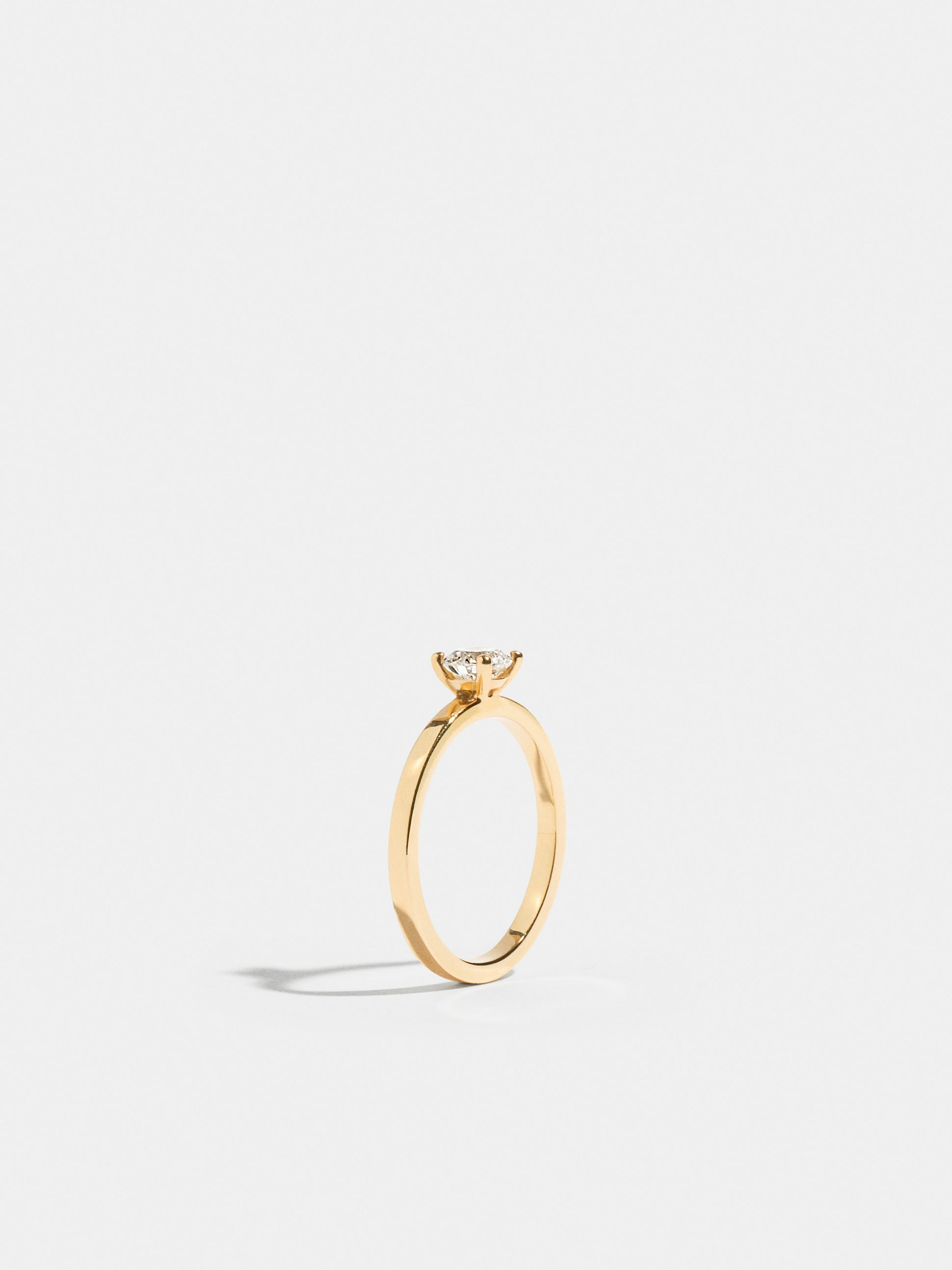 Solitaire Anagramme flat ribbon in yellow gold 18k Fairmined ethical set with a 0.50 carat brilliant cut labgrown diamond | JEM Jewellery Ethically Minded