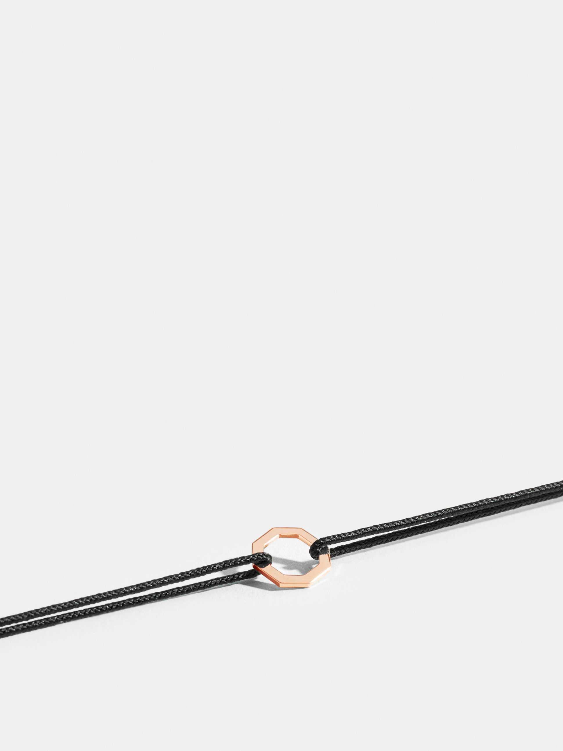 Motif Octogone en Or rose éthique 18 carats certifié Fairmined, sur cordon.
