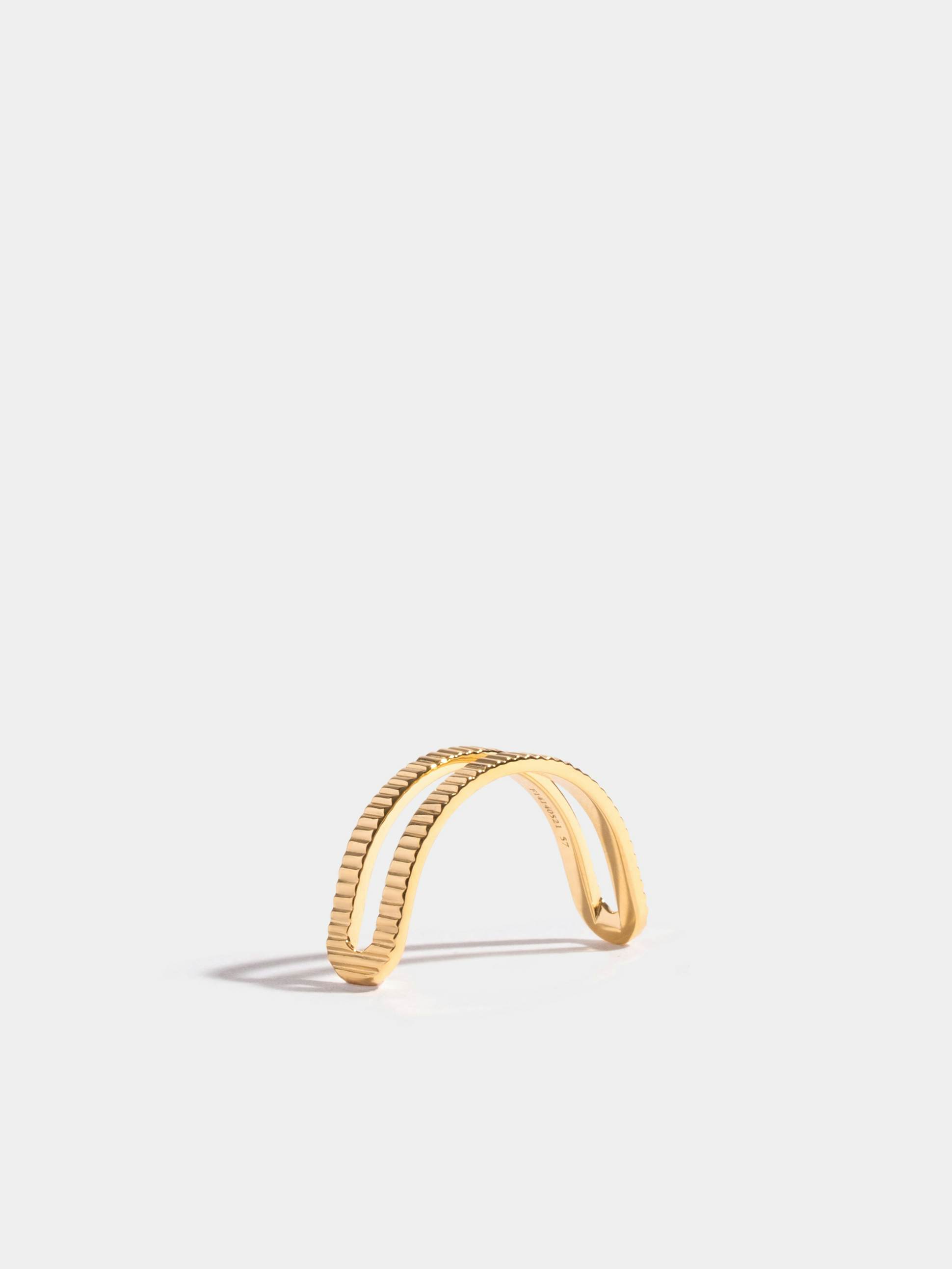 Étreintes simple half-ring in 18k Fairmined ethical yellow gold, with ridges finish.