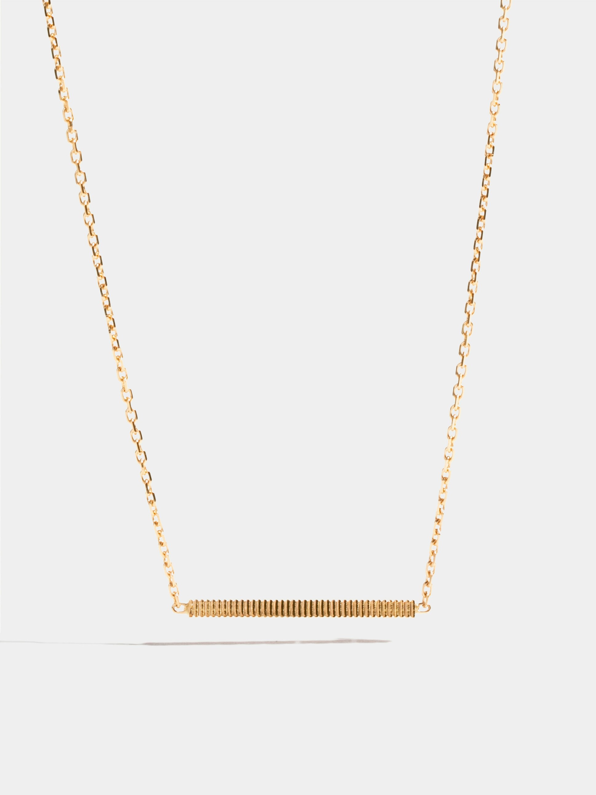Motif Anagramme ridges in yellow gold 18k Fairmined ethical, on 42 cm chain