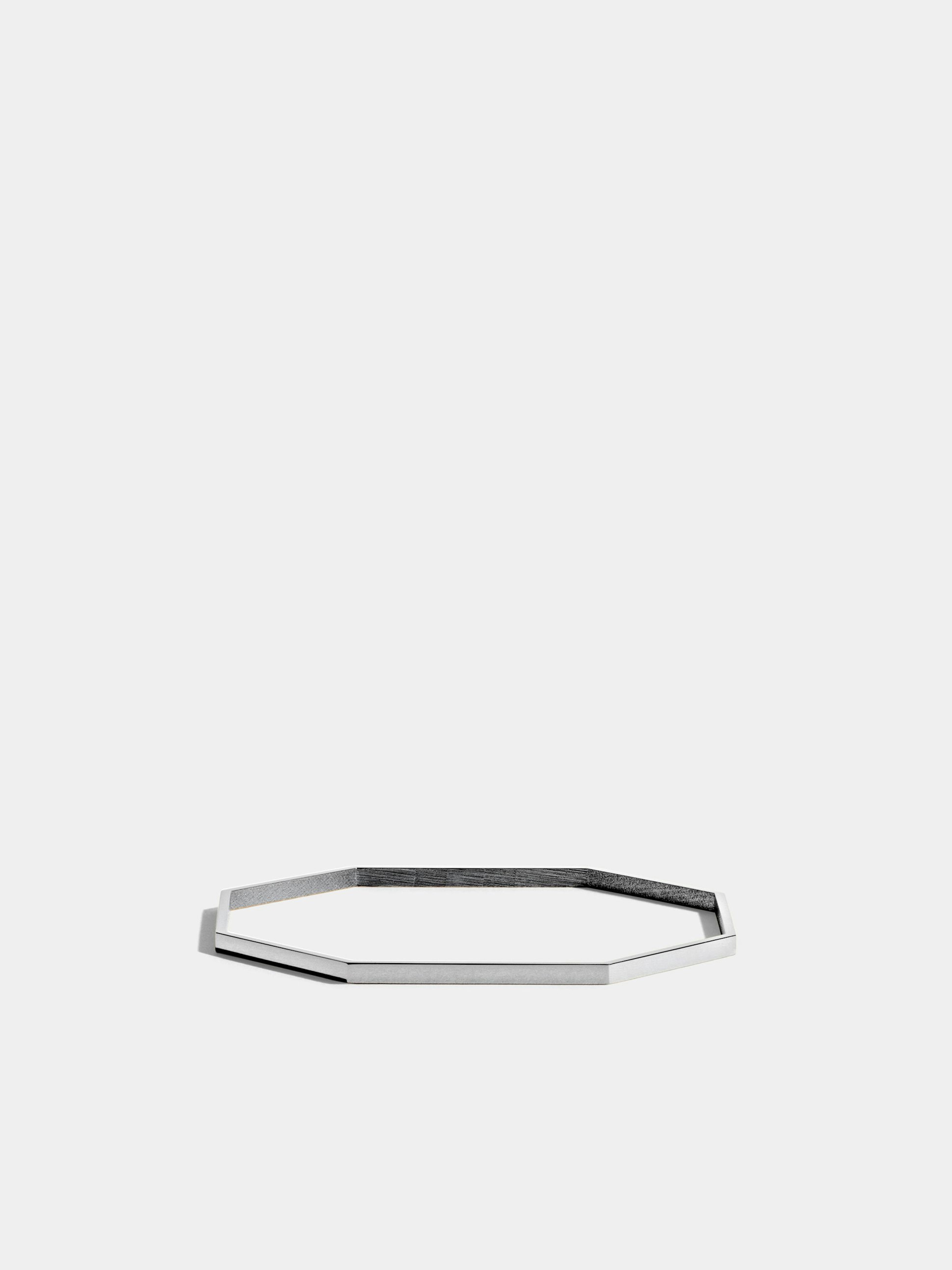 Octogone simple bangle in 18k Fairmined ethical white gold