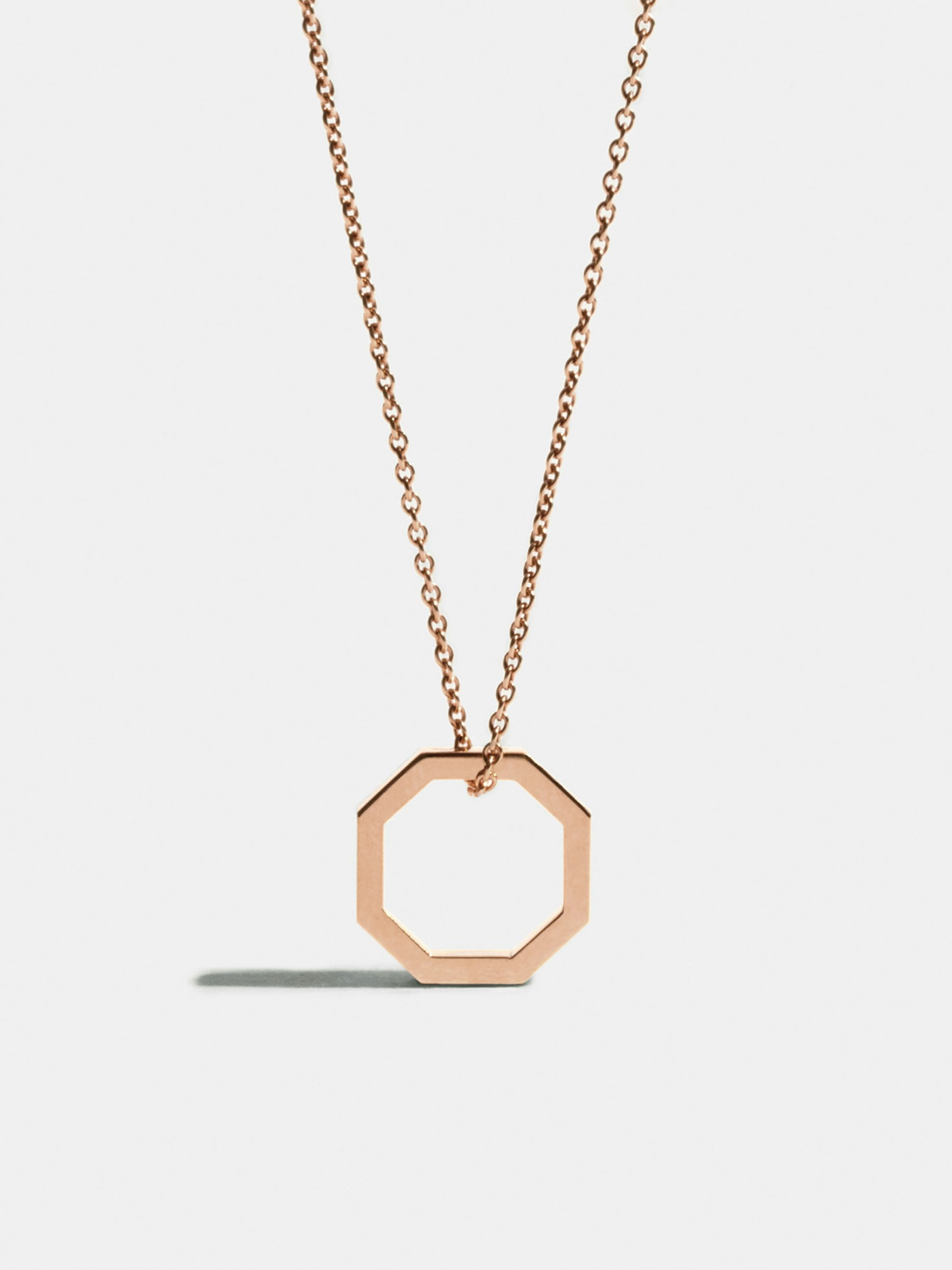 Pendentif Octogone de 14mm en Or rose éthique Fairmined, sur chaîne.