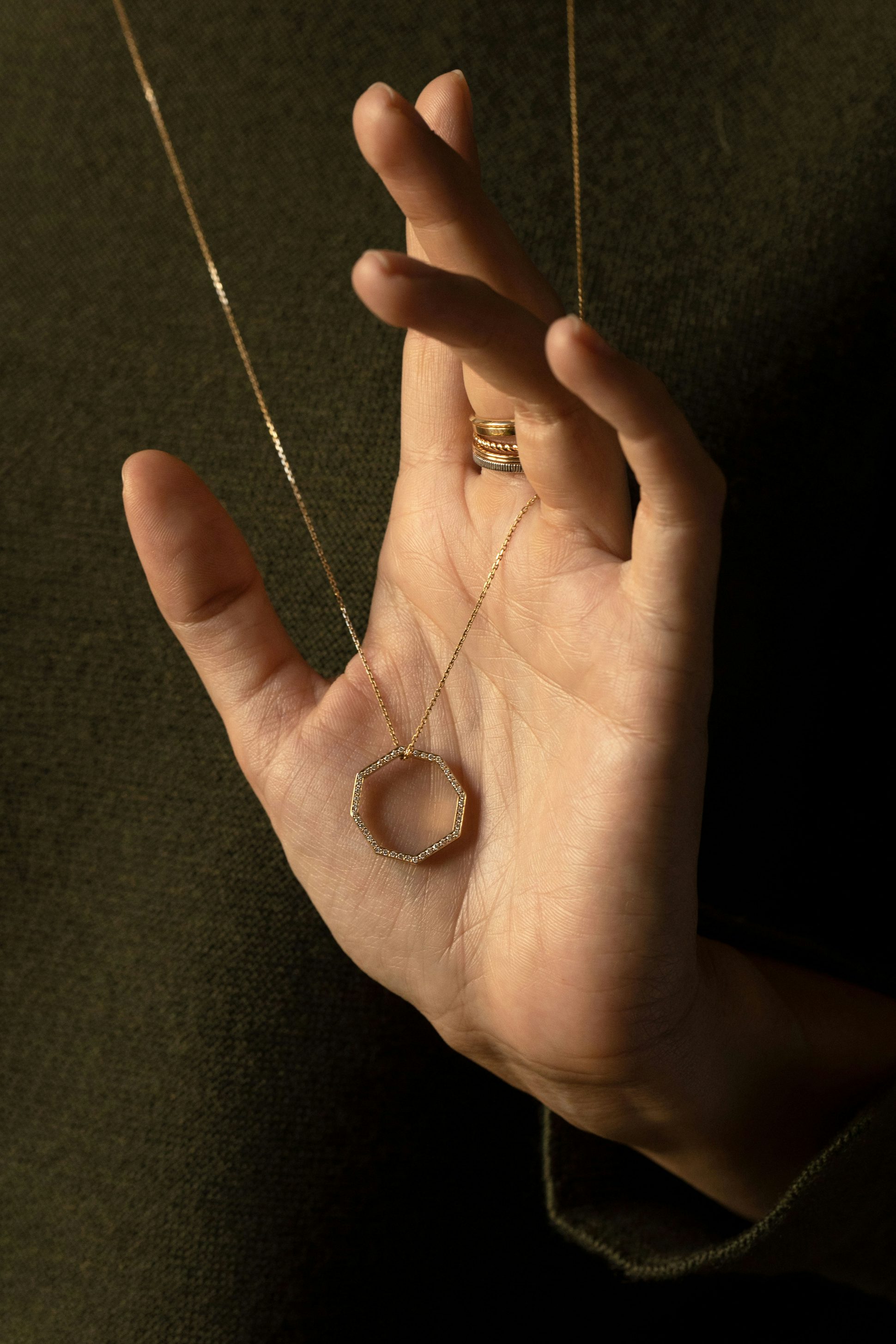 Octogone necklace with a 18mm pendant in 18k Fairmined ethical rose gold, paved with lab-grown diamonds, on a 88cm chain.
